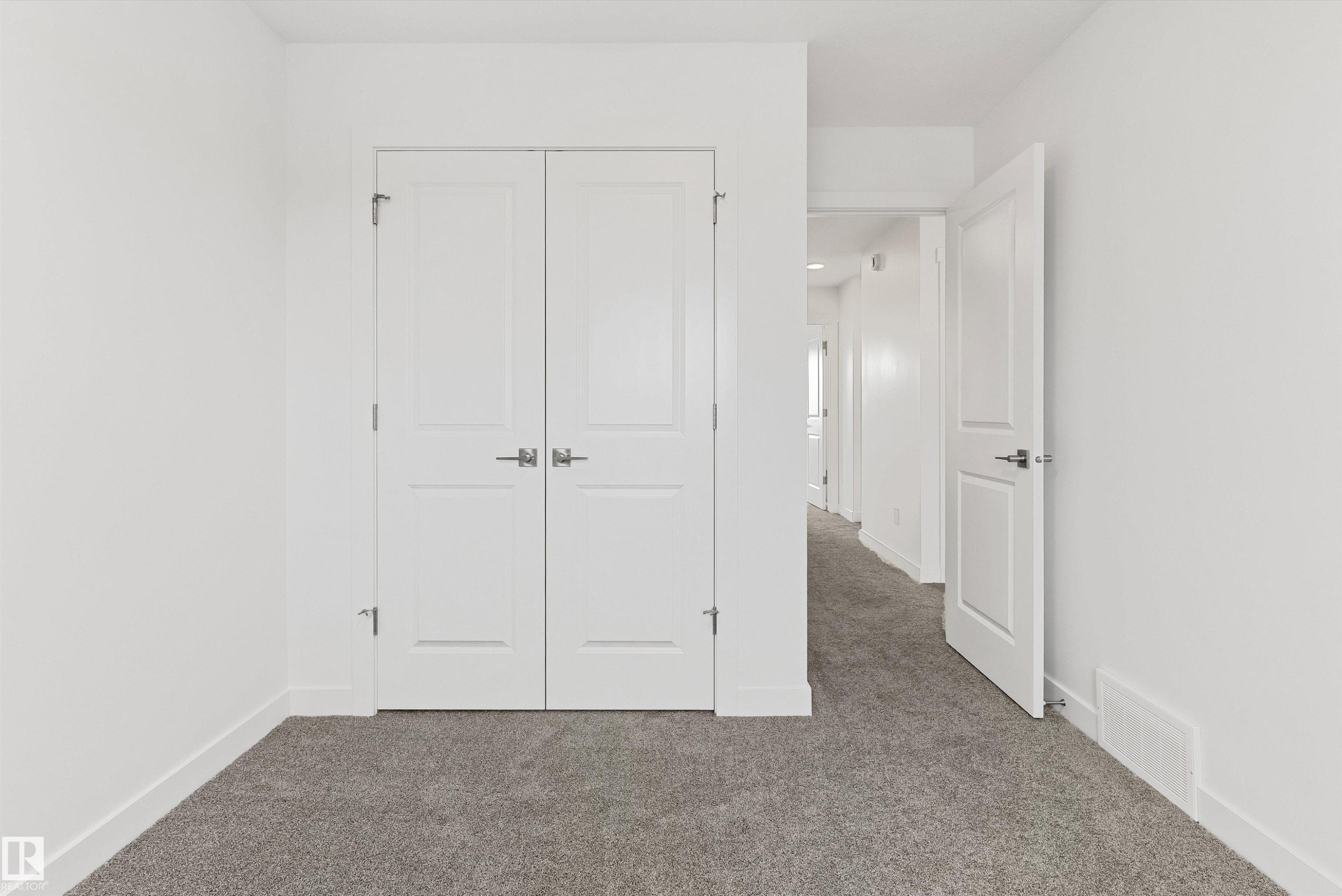 1012 14 Avenue Nw, Edmonton, AB - Indoor Photo Showing Other Room