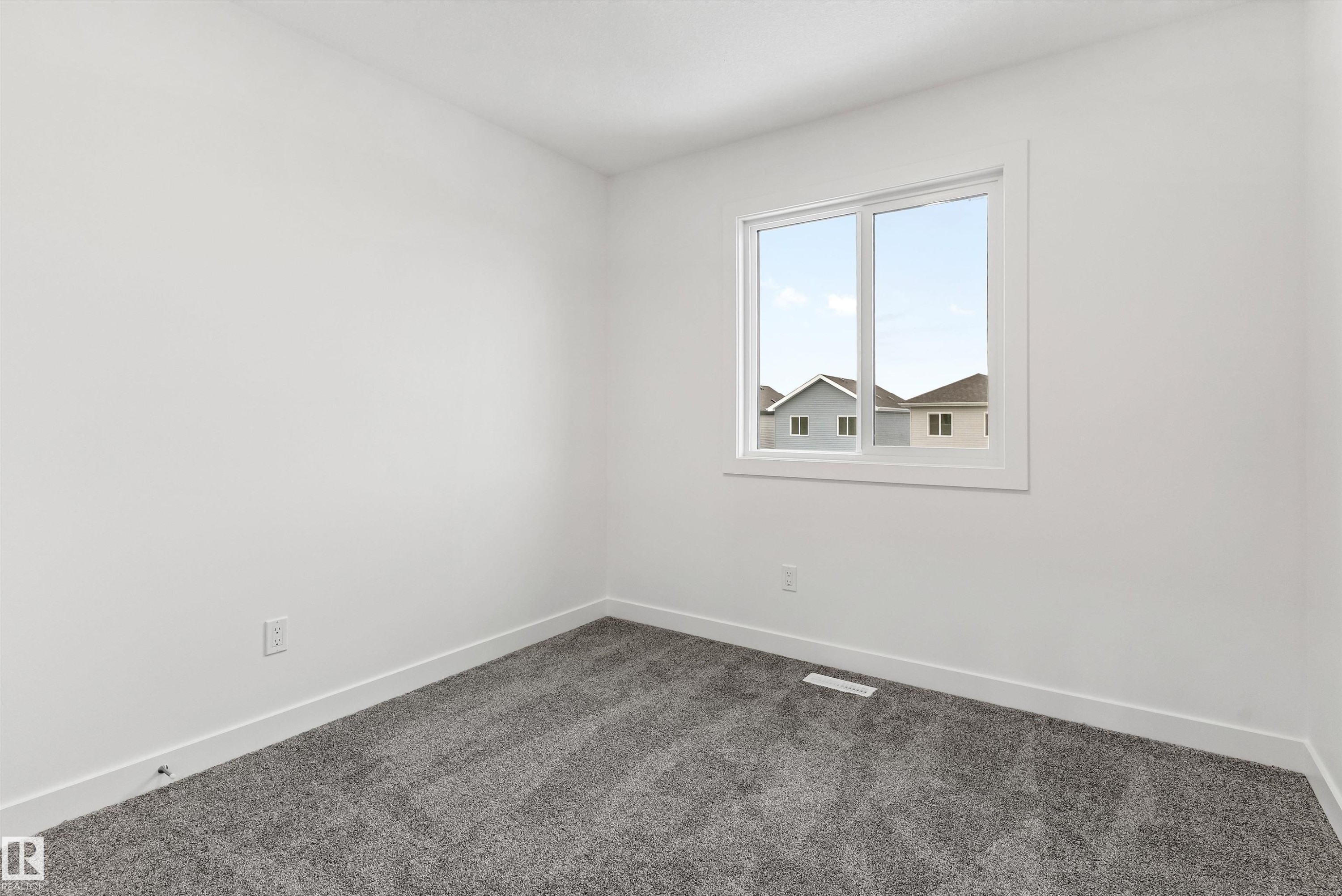 1012 14 Avenue Nw, Edmonton, AB - Indoor Photo Showing Other Room