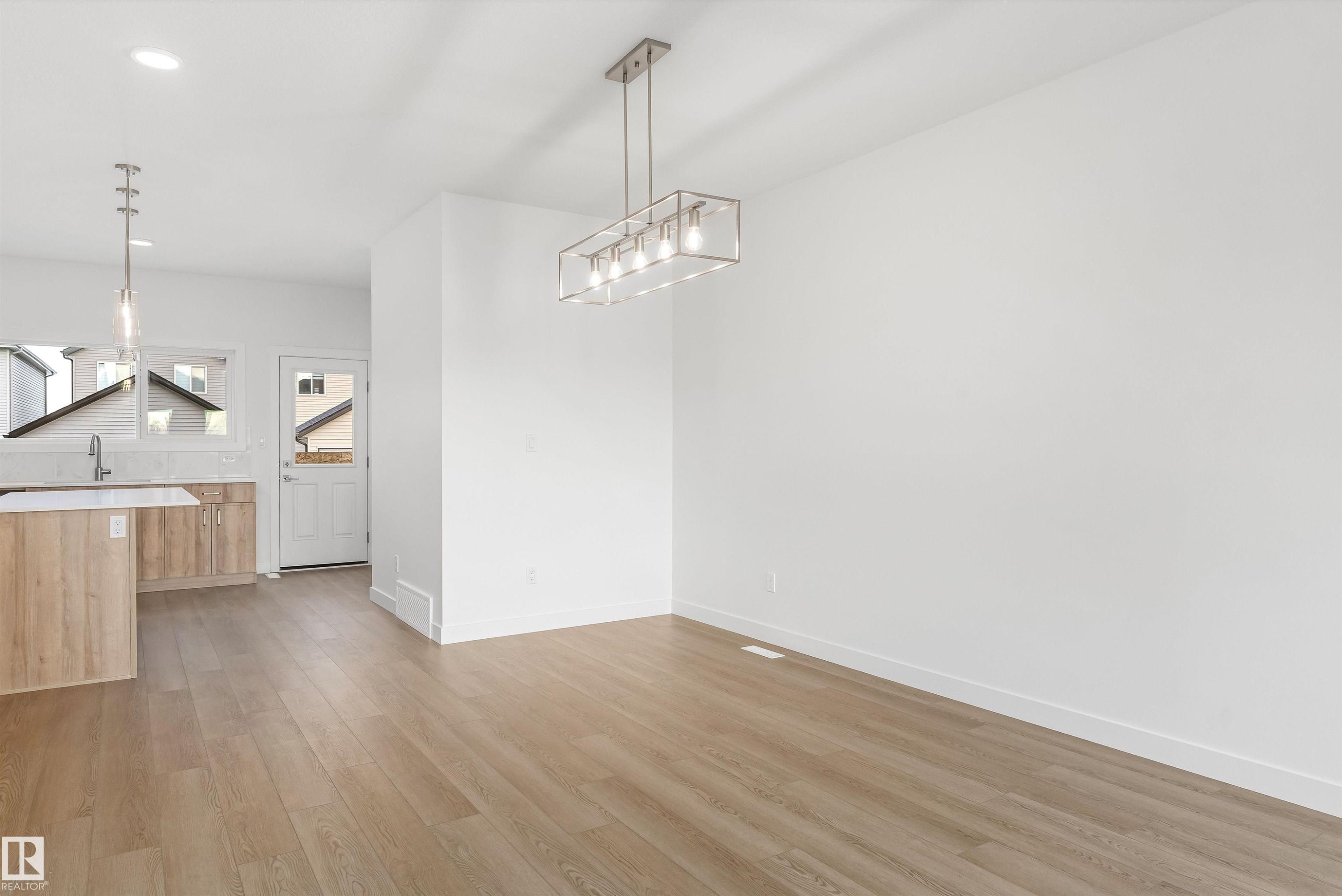 1012 14 Avenue Nw, Edmonton, AB - Indoor