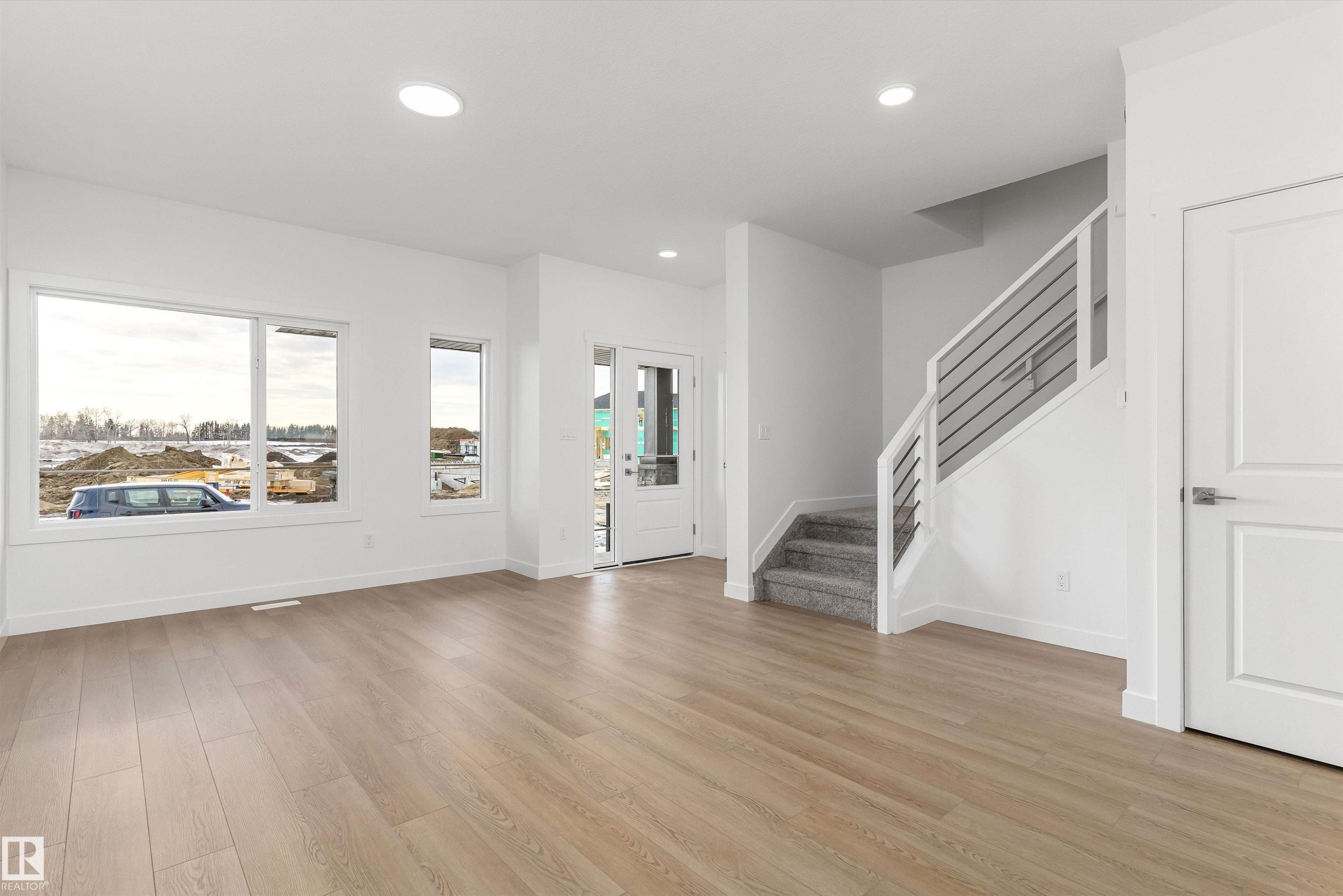 1012 14 Avenue Nw, Edmonton, AB - Indoor