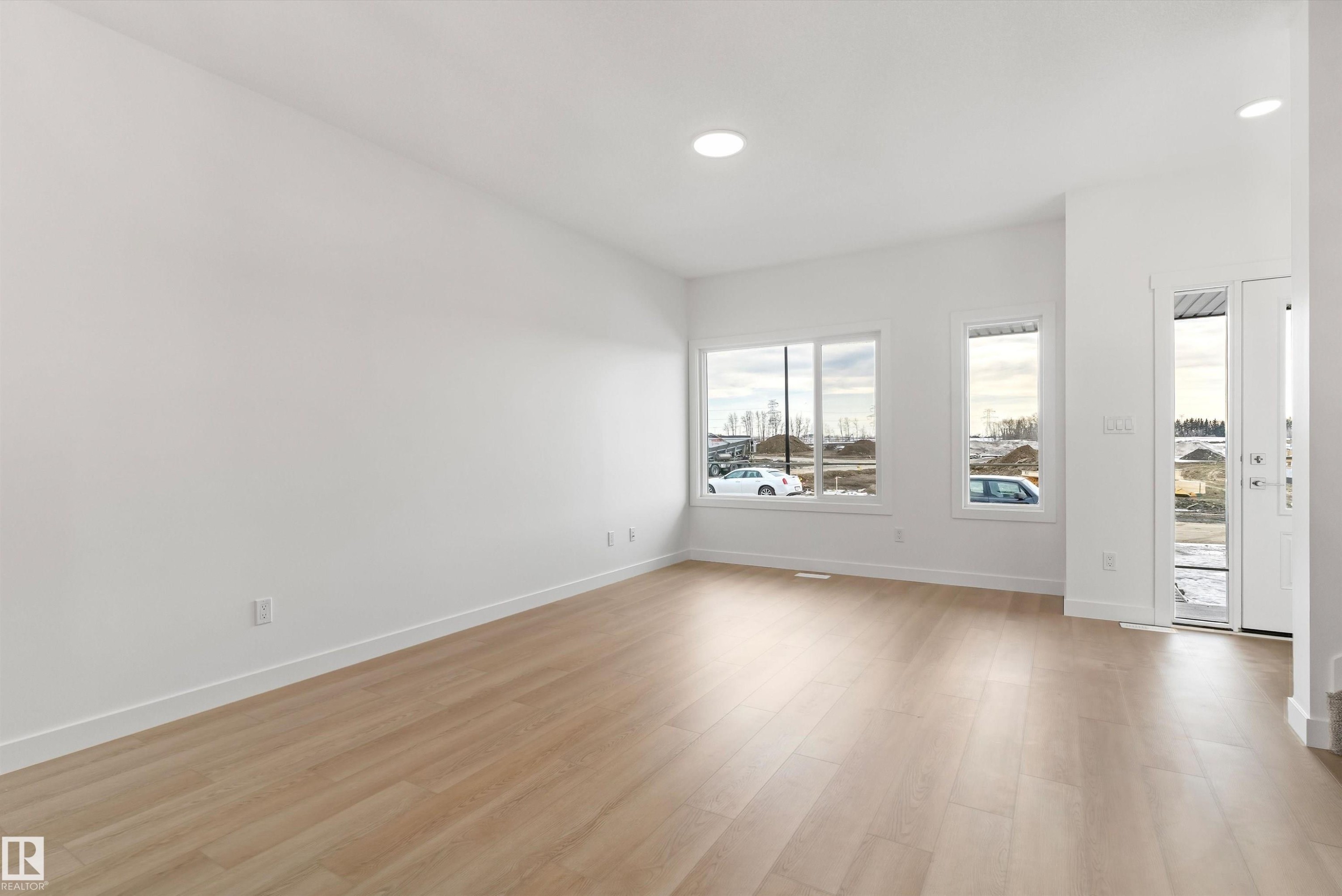 1012 14 Avenue Nw, Edmonton, AB - Indoor Photo Showing Other Room