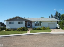5404 49 Street  Two Hills, AB T0B 4K0