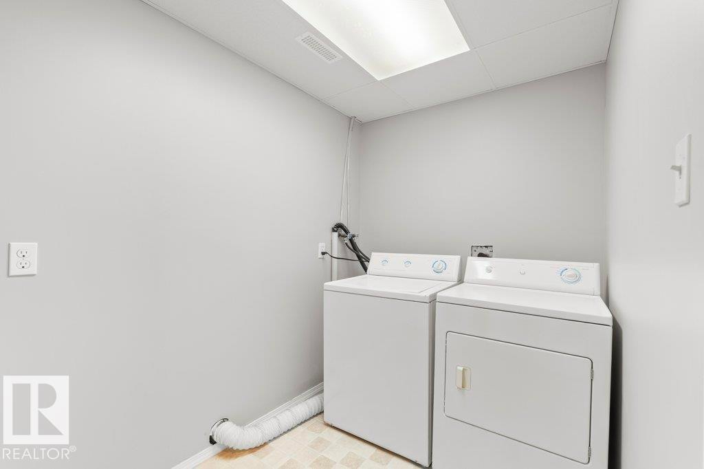 Dedicated laundry area featuring a washer and dryer - 21344 88 Avenue Nw, Edmonton, AB - Indoor Photo Showing Laundry Room