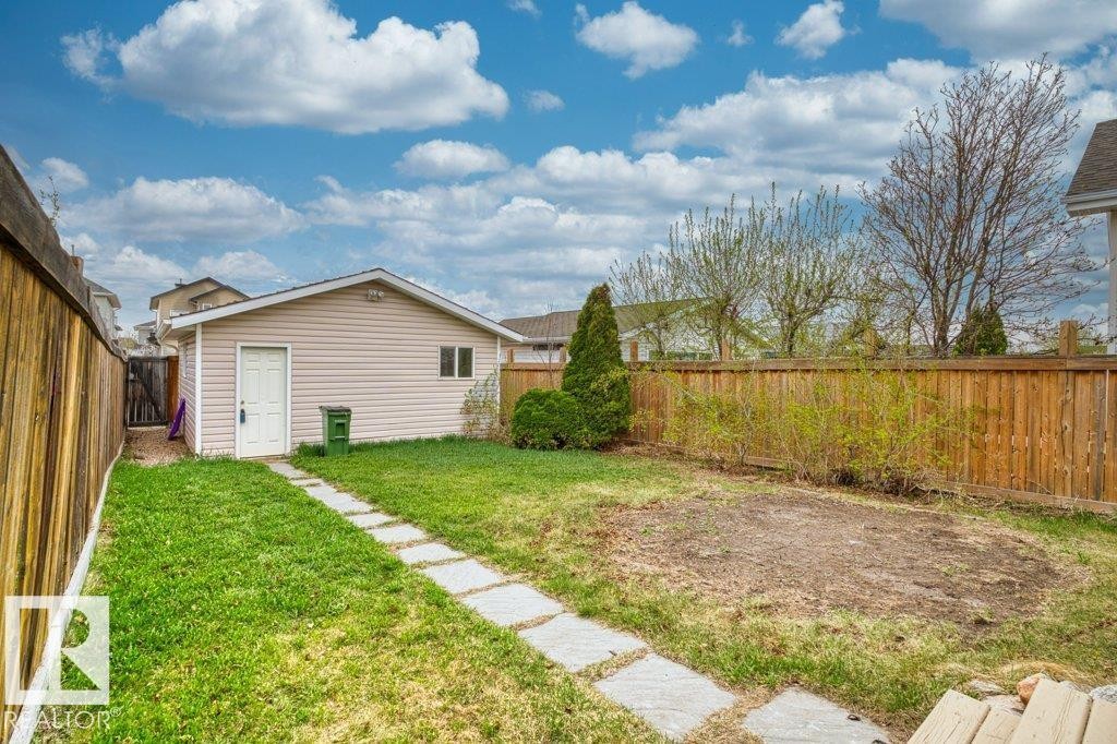 Detached rear garage with horizontal siding - 21344 88 Avenue Nw, Edmonton, AB - Outdoor