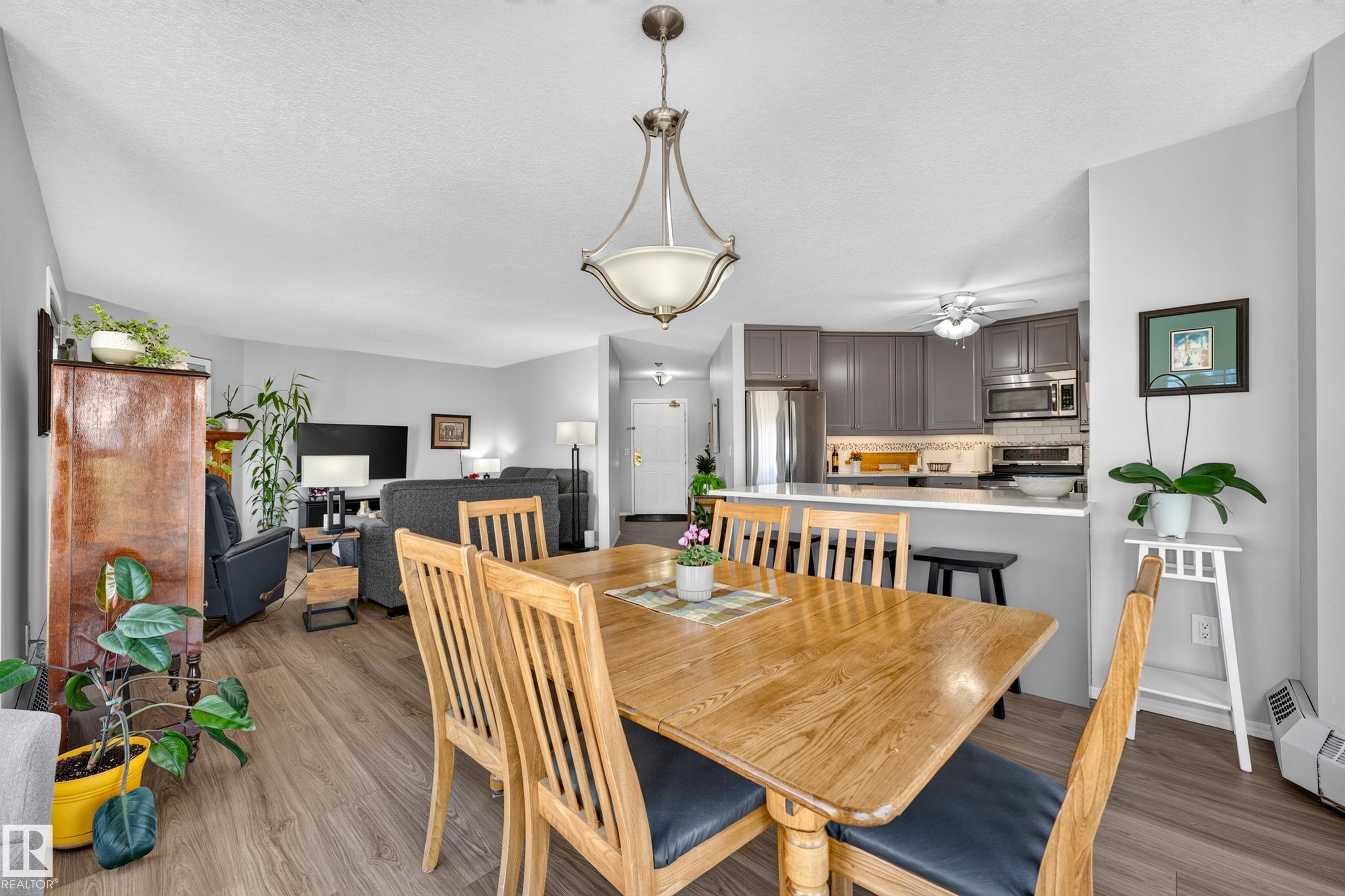 #405 3 Perron St, St. Albert, AB - Indoor Photo Showing Dining Room
