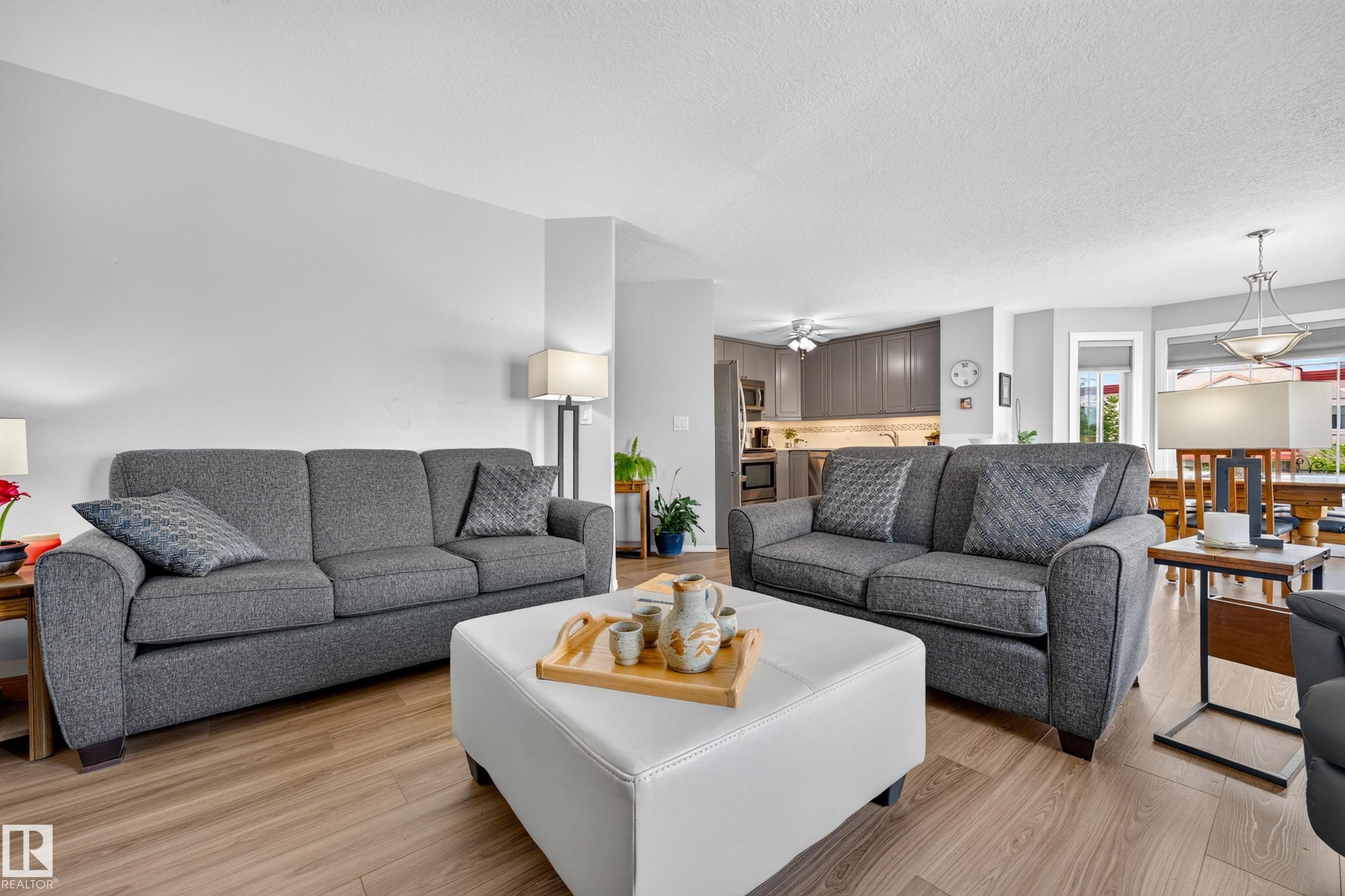 #405 3 Perron St, St. Albert, AB - Indoor Photo Showing Living Room