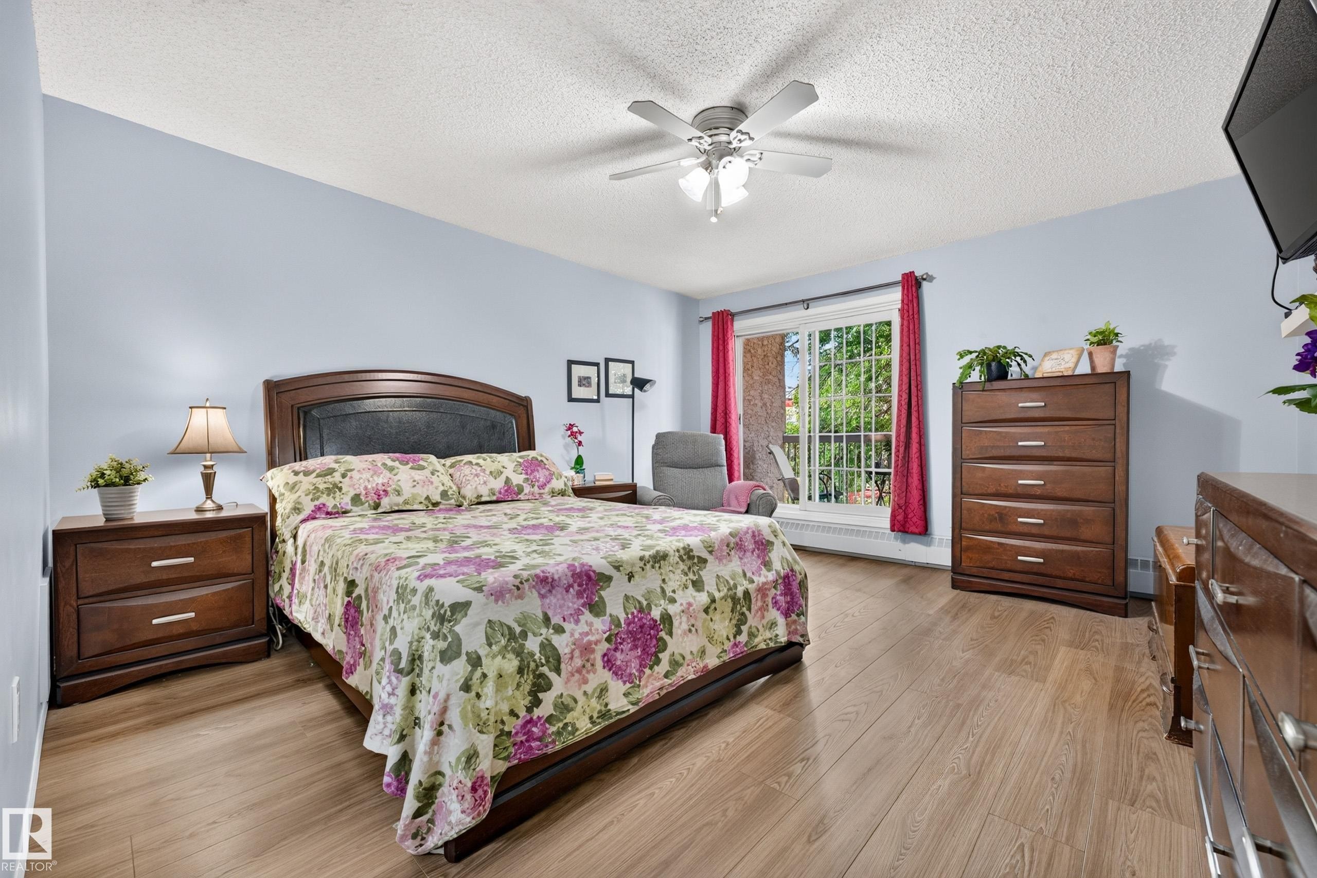 #405 3 Perron St, St. Albert, AB - Indoor Photo Showing Bedroom