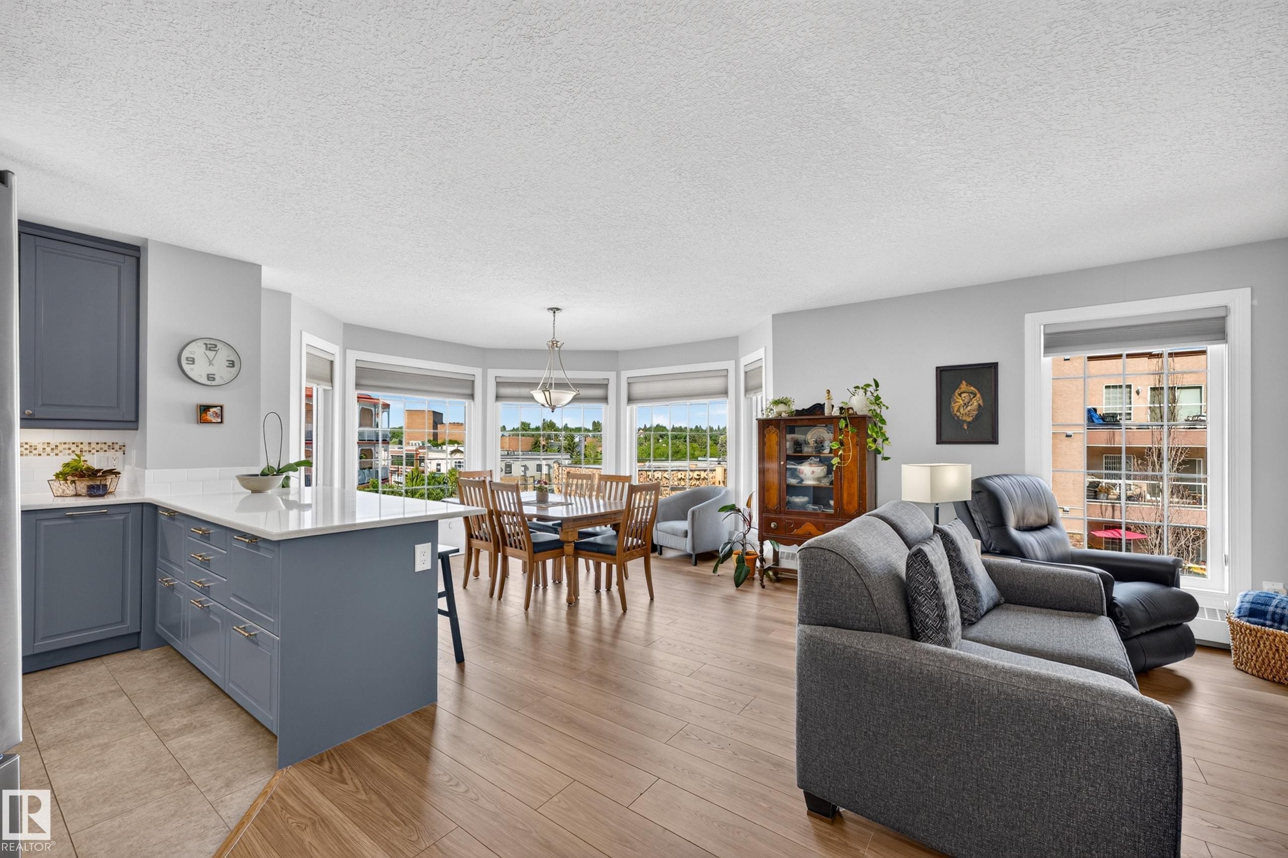 #405 3 Perron St, St. Albert, AB - Indoor Photo Showing Living Room