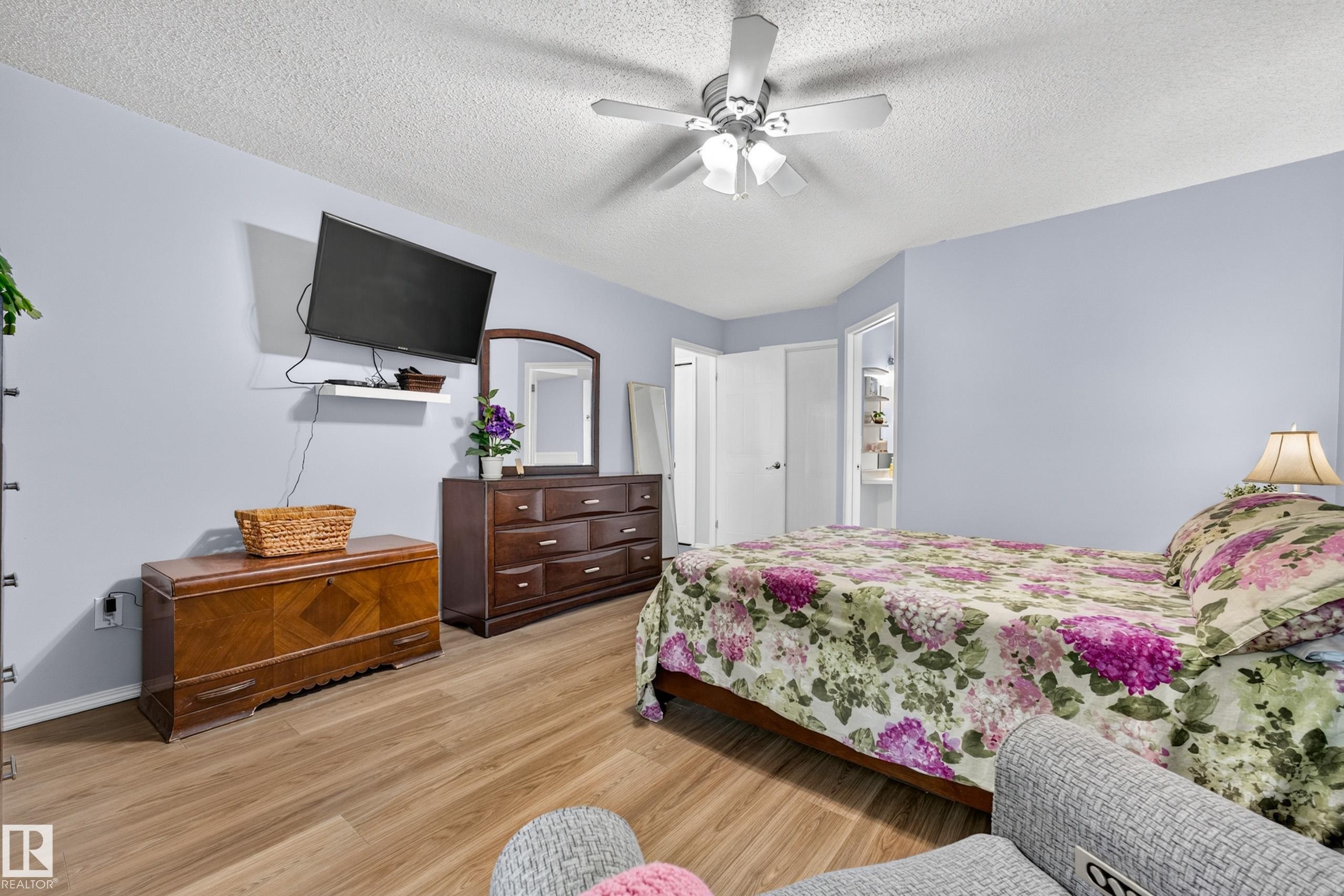 #405 3 Perron St, St. Albert, AB - Indoor Photo Showing Bedroom