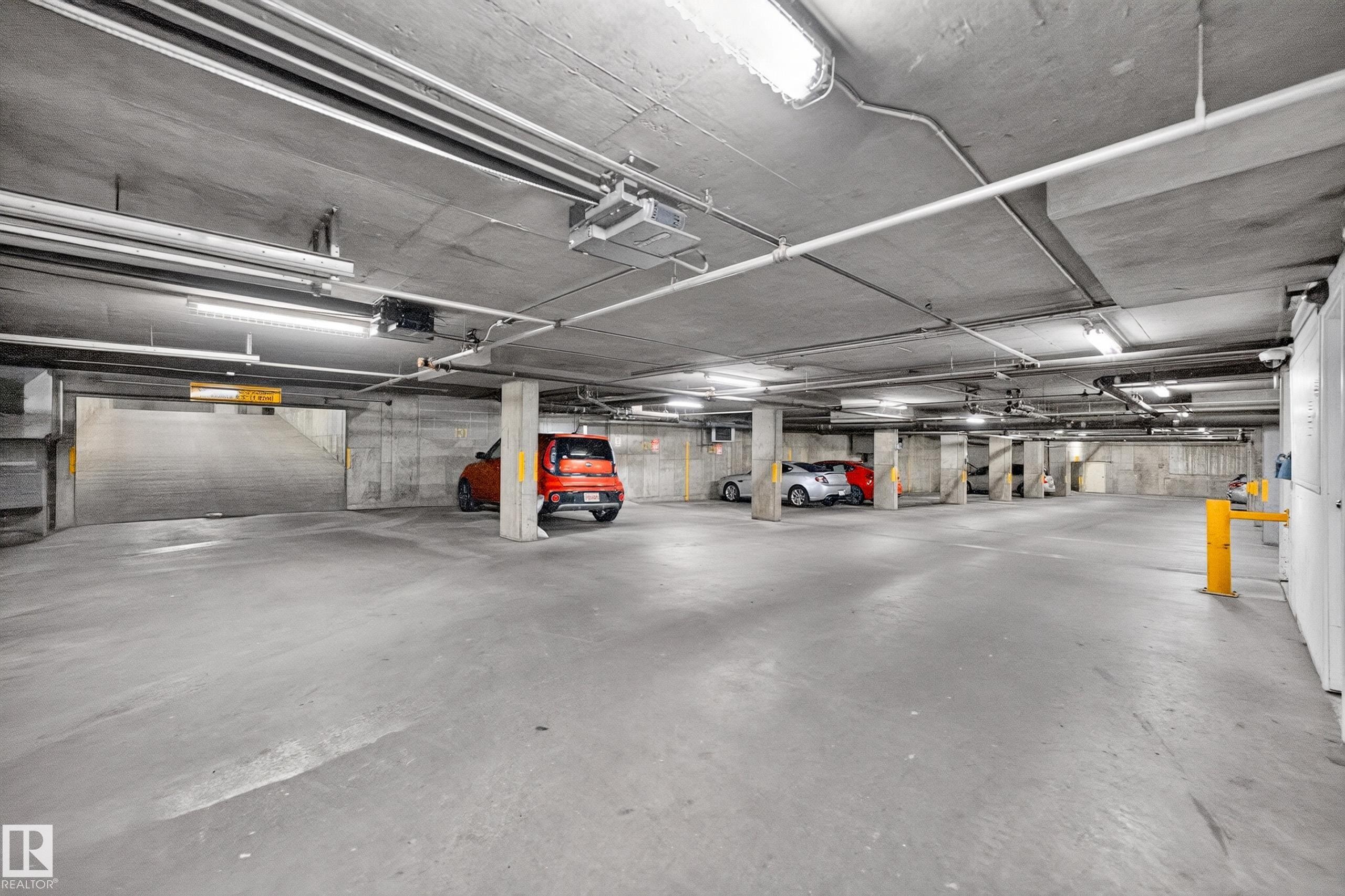 #405 3 Perron St, St. Albert, AB - Indoor Photo Showing Garage