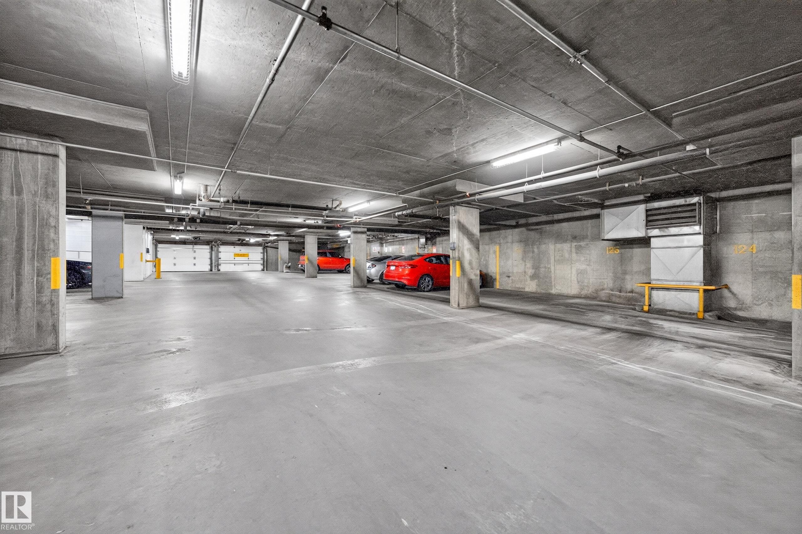 #405 3 Perron St, St. Albert, AB - Indoor Photo Showing Garage