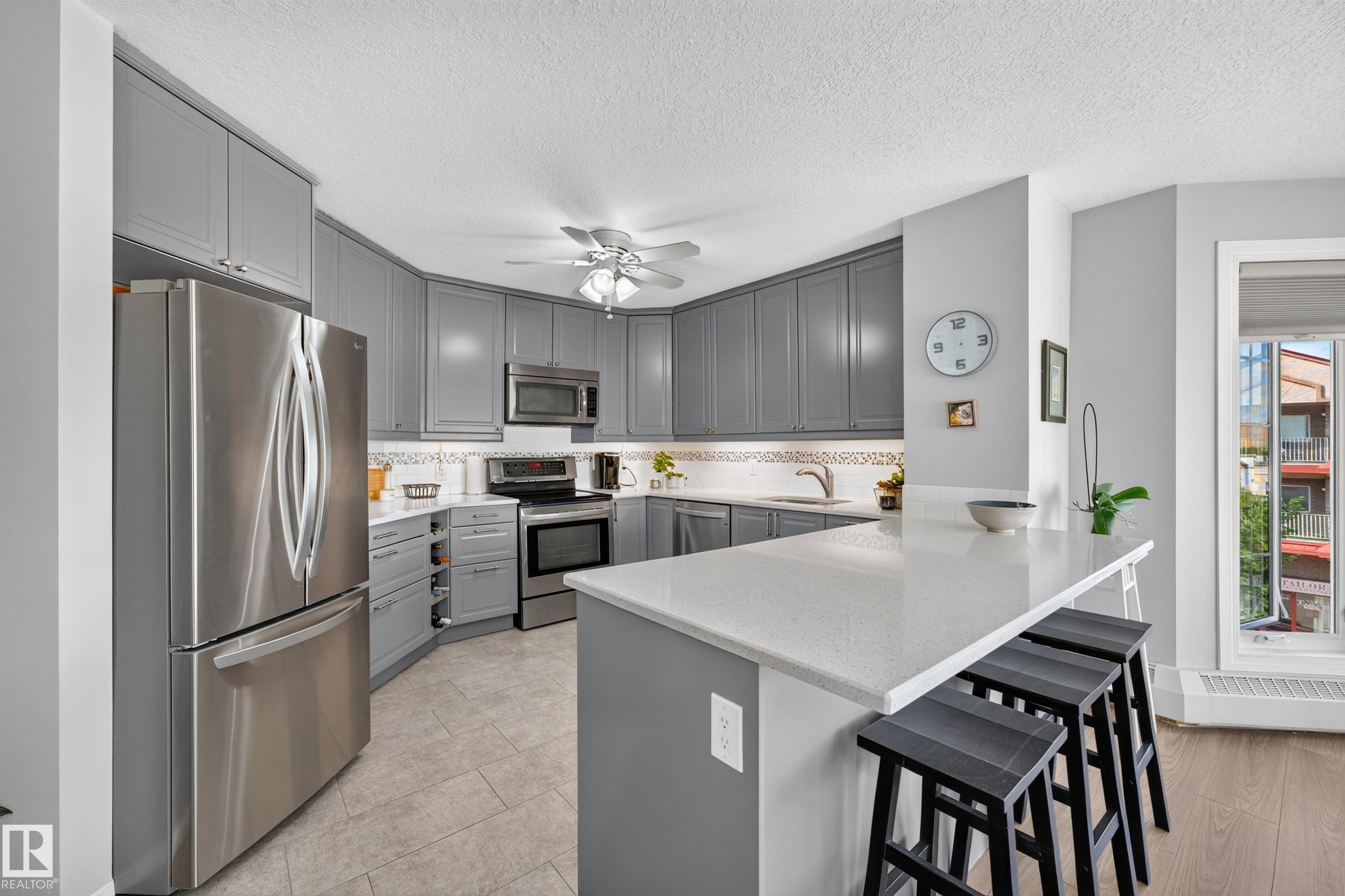 #405 3 Perron St, St. Albert, AB - Indoor Photo Showing Kitchen