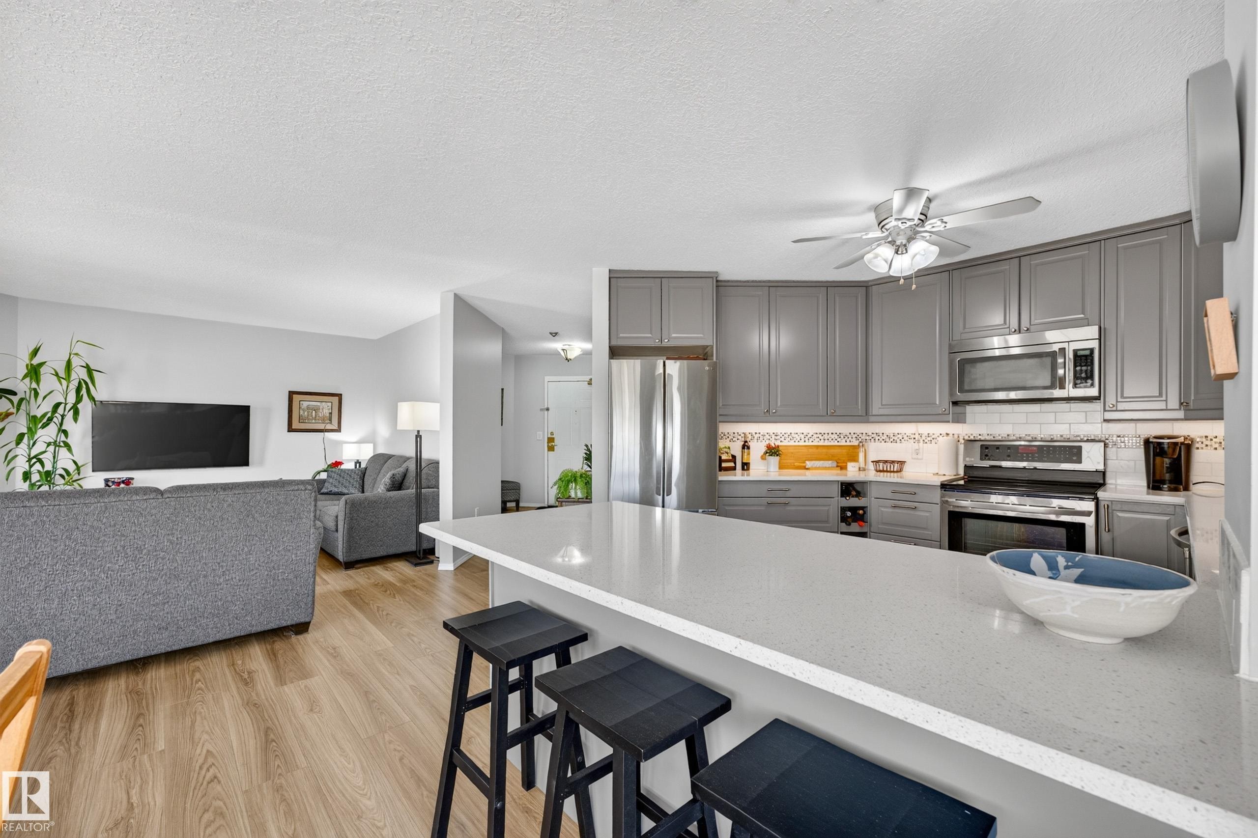 #405 3 Perron St, St. Albert, AB - Indoor Photo Showing Kitchen