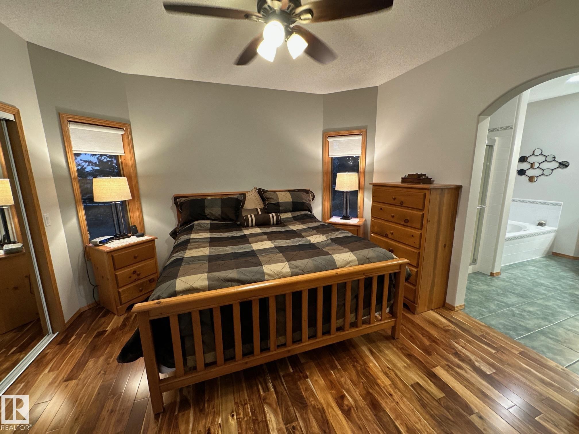 27519 79 Avenue, Stony Plain, AB - Indoor Photo Showing Bedroom