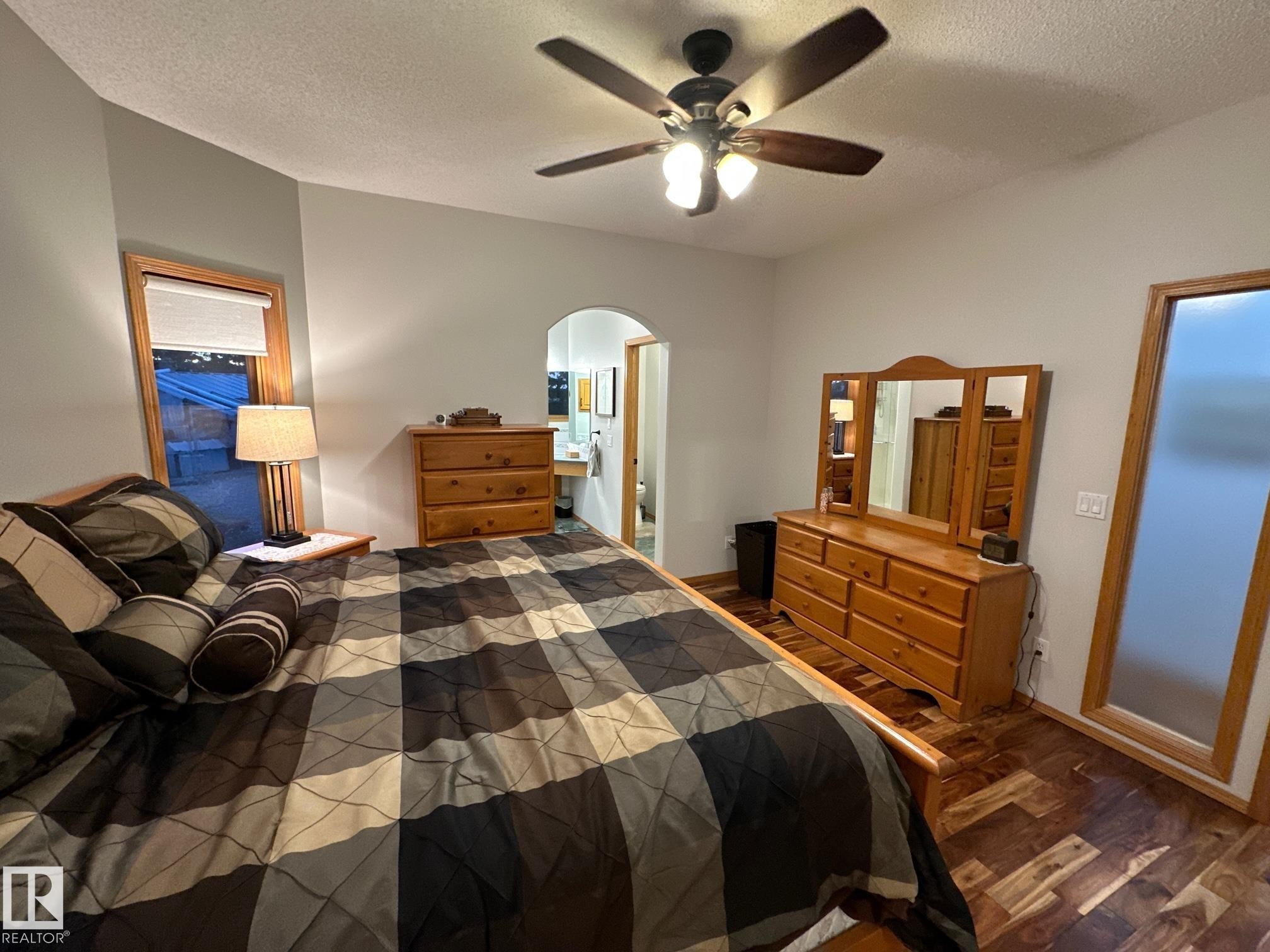27519 79 Avenue, Stony Plain, AB - Indoor Photo Showing Bedroom