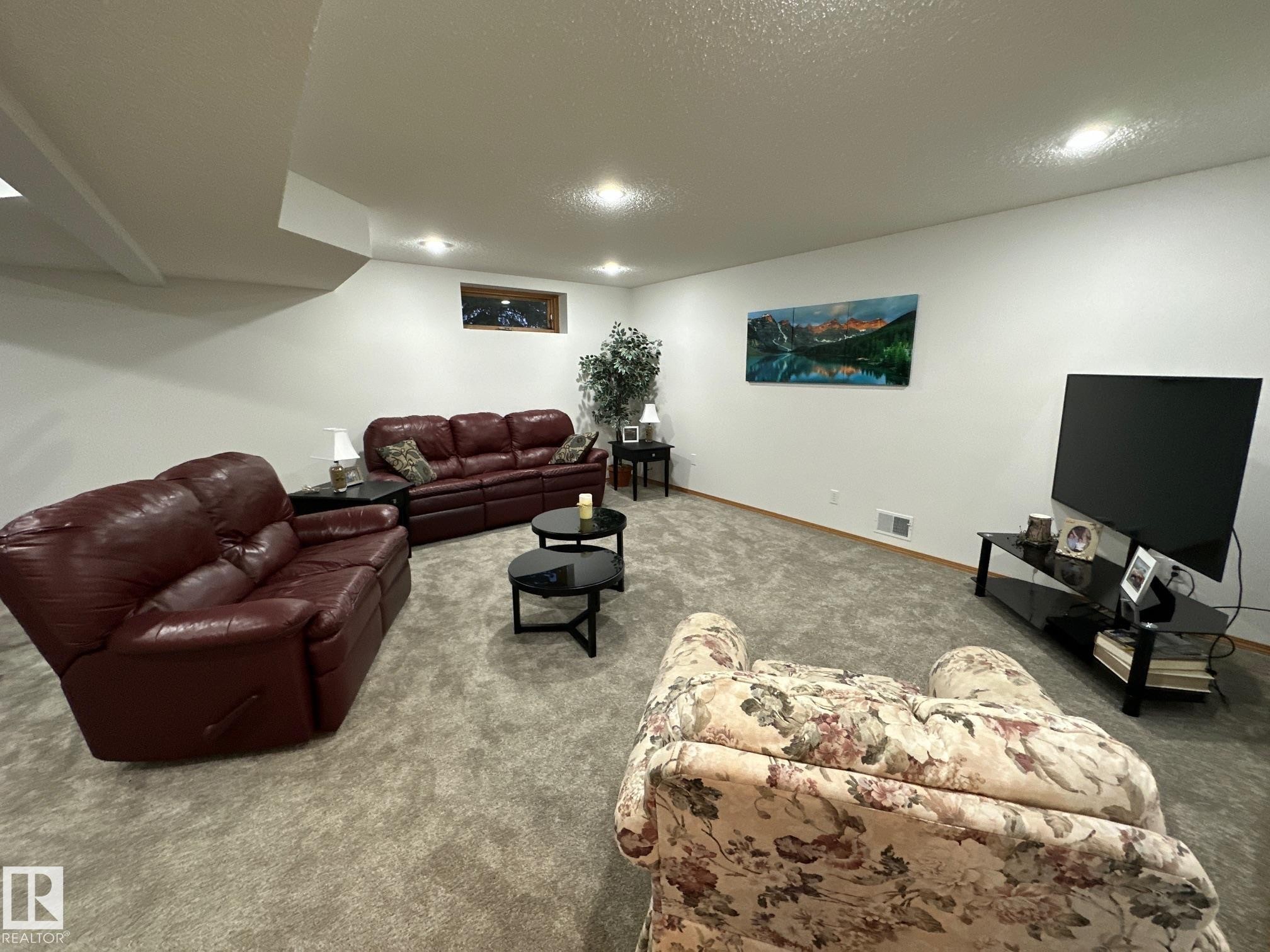 27519 79 Avenue, Stony Plain, AB - Indoor Photo Showing Other Room