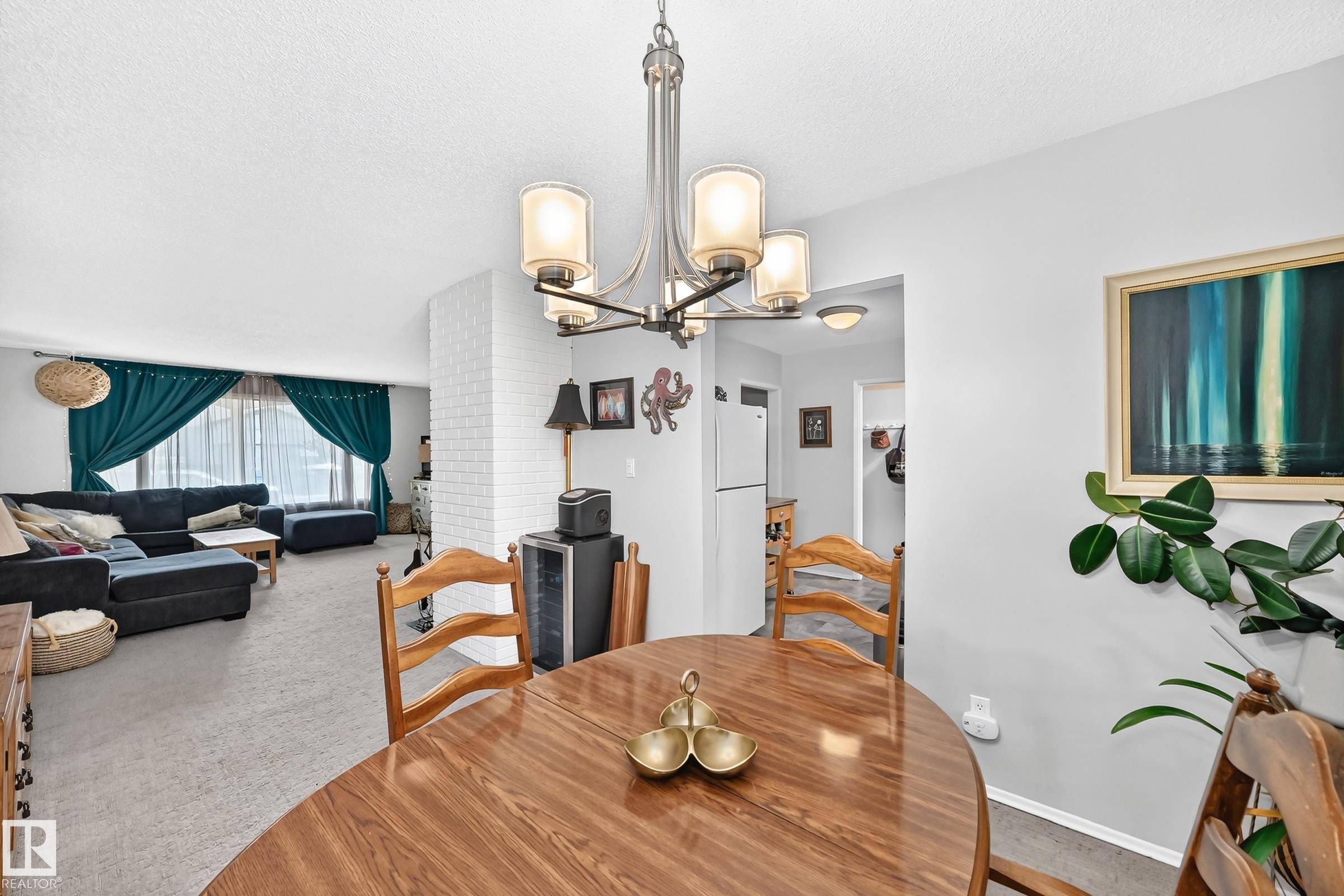 3516 117A Street Nw, Edmonton, AB - Indoor Photo Showing Dining Room