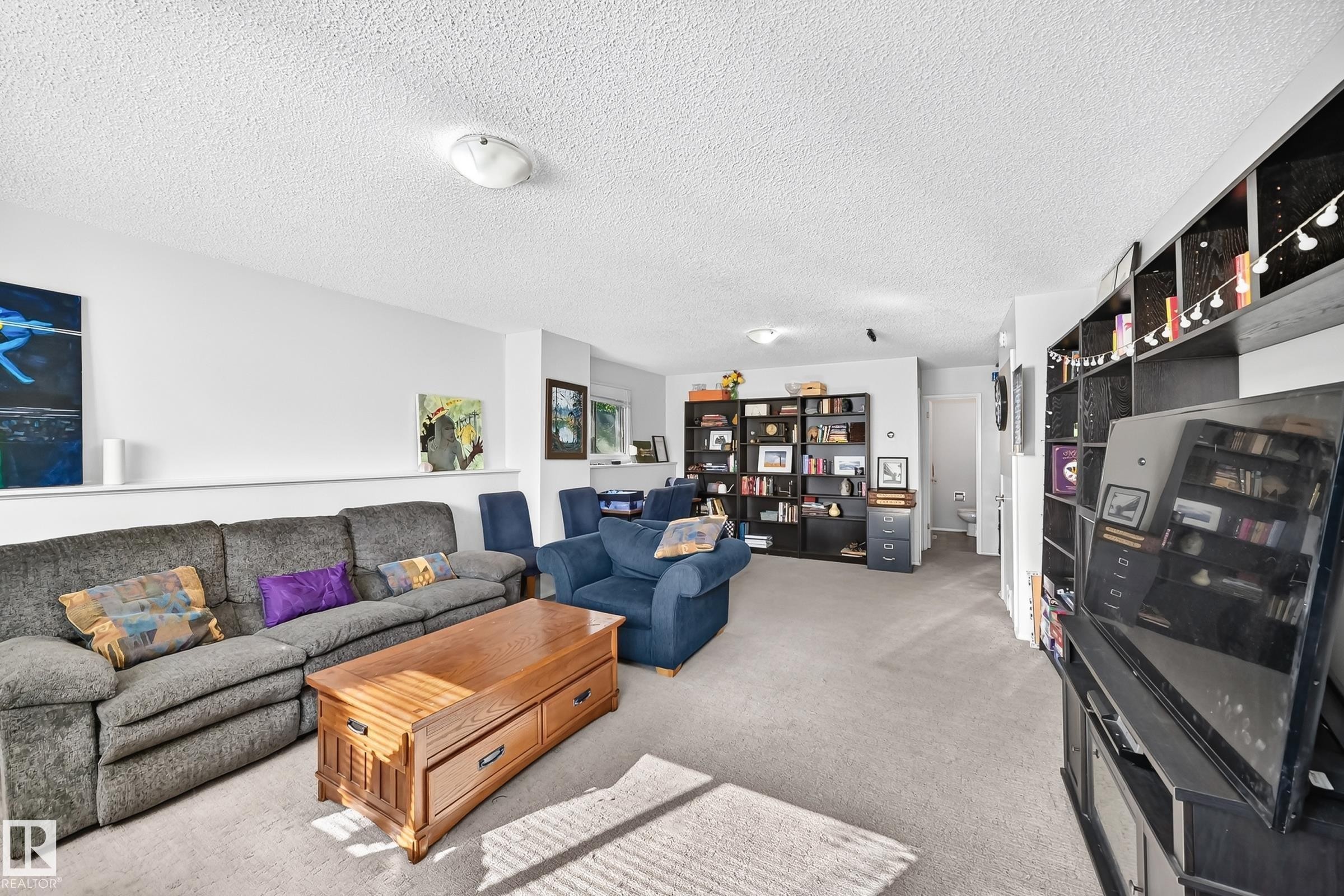 3516 117A Street Nw, Edmonton, AB - Indoor Photo Showing Living Room
