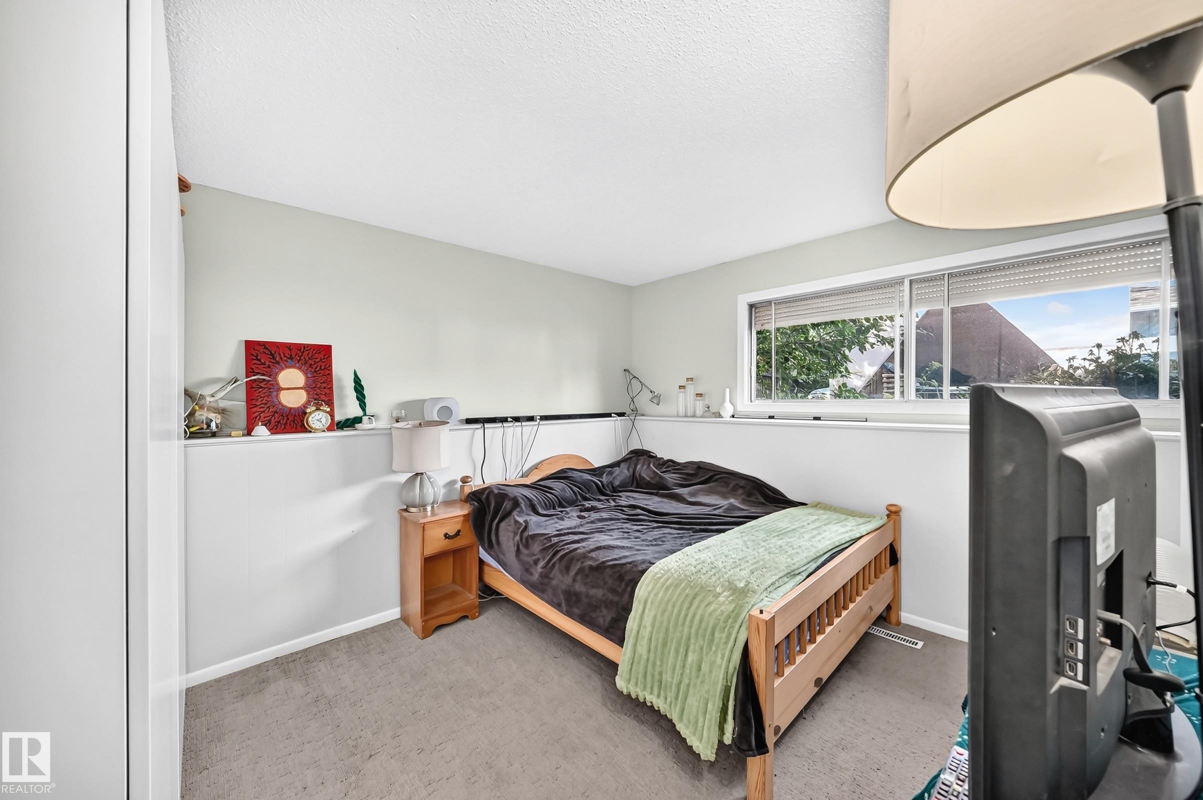 3516 117A Street Nw, Edmonton, AB - Indoor Photo Showing Bedroom
