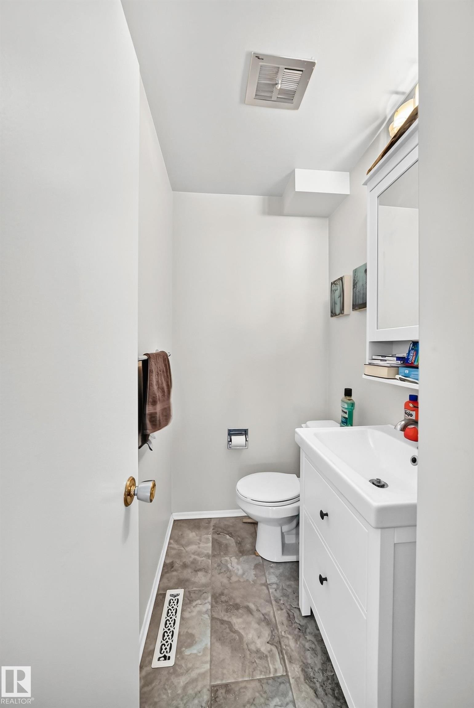 3516 117A Street Nw, Edmonton, AB - Indoor Photo Showing Bathroom