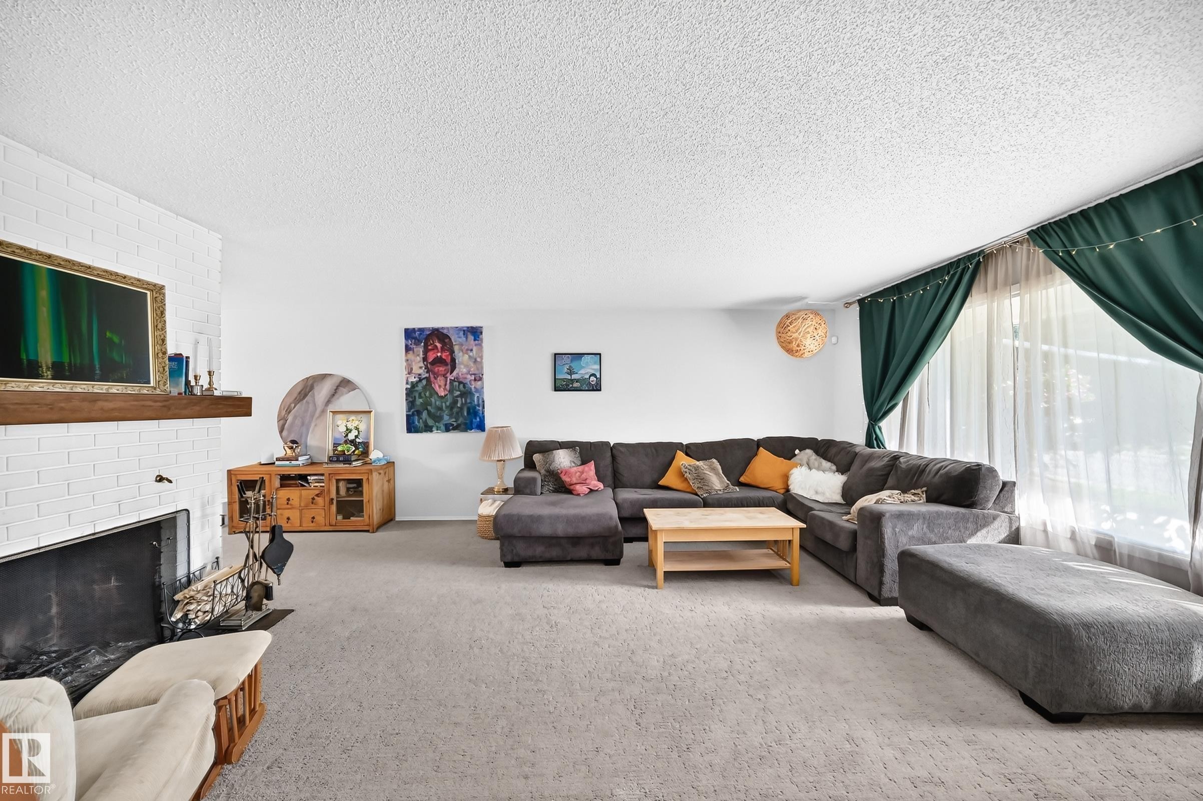 3516 117A Street Nw, Edmonton, AB - Indoor Photo Showing Living Room With Fireplace