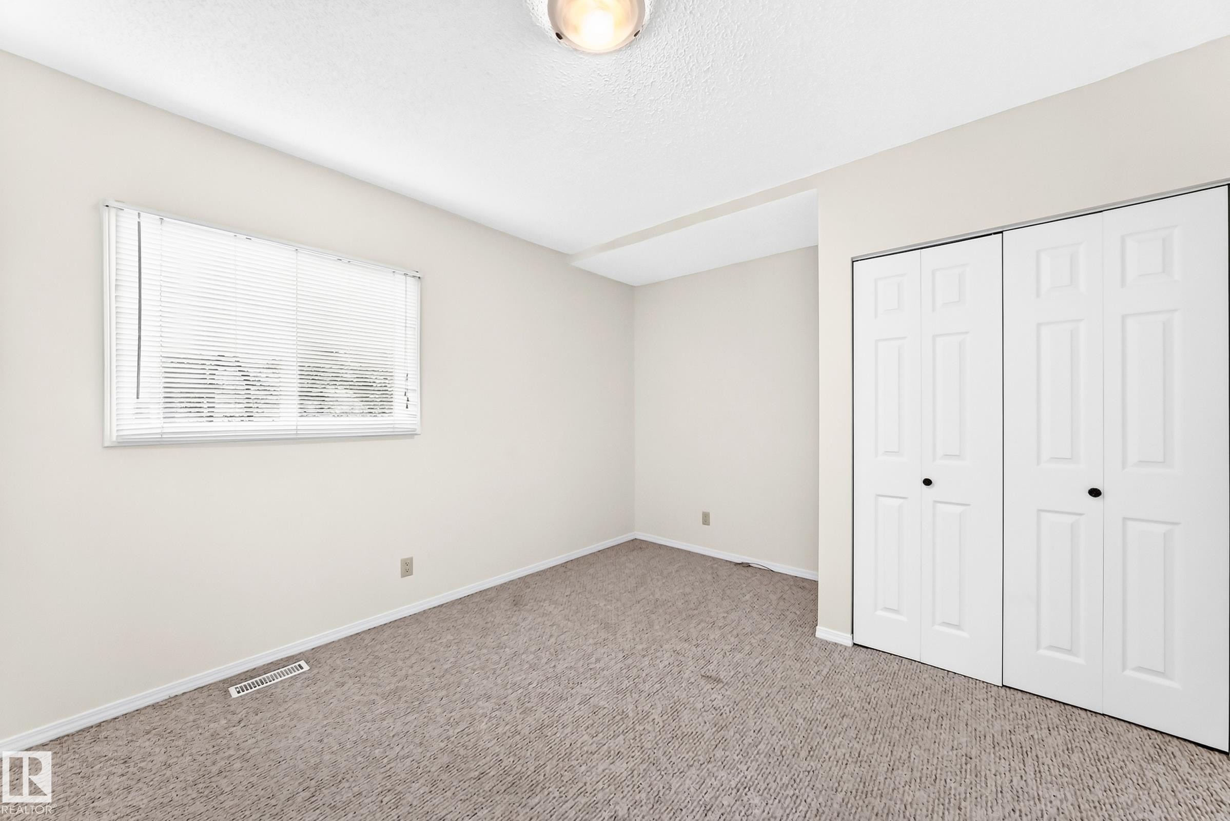 11045 125 Street Nw, Edmonton, AB - Indoor Photo Showing Other Room