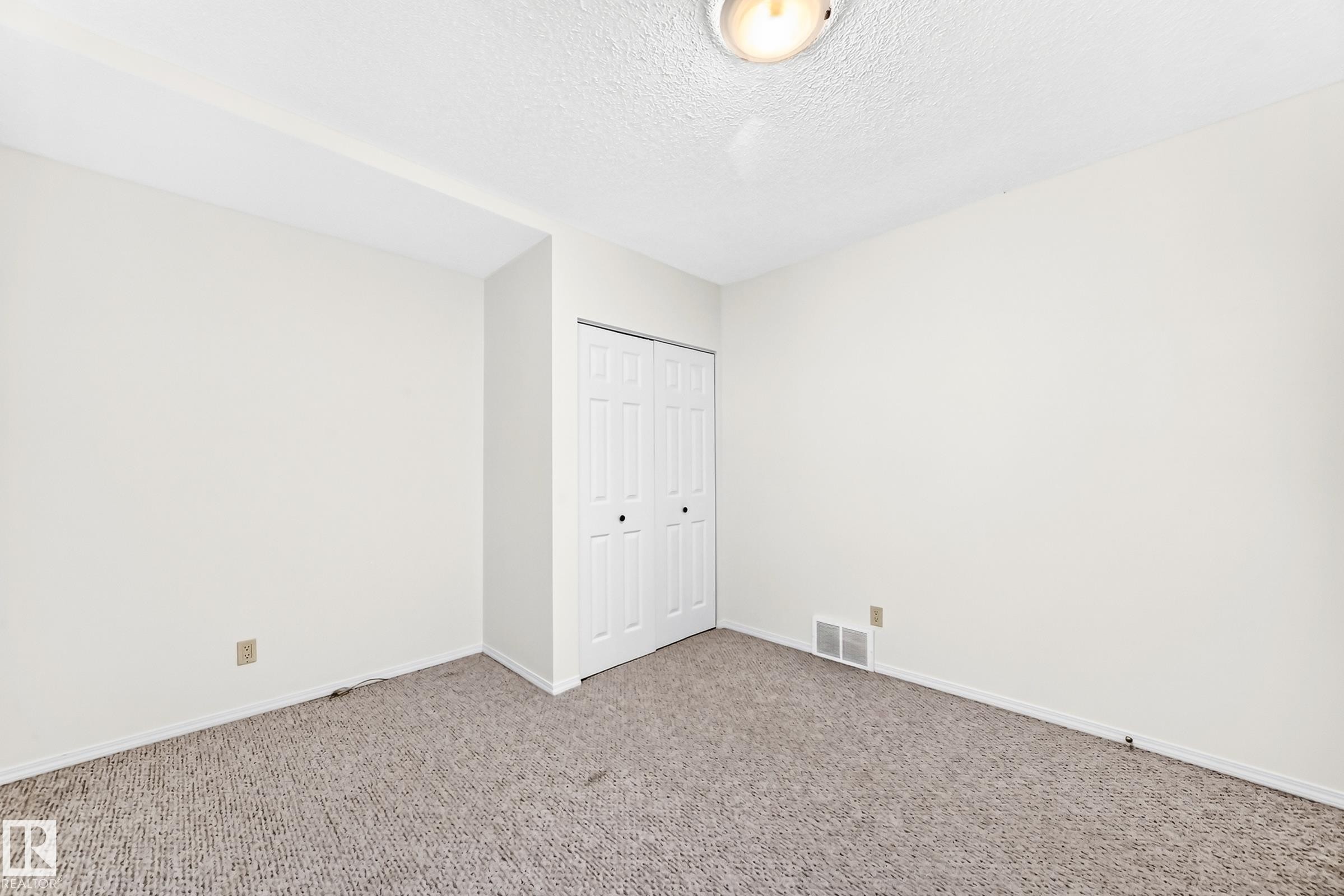 11045 125 Street Nw, Edmonton, AB - Indoor Photo Showing Other Room