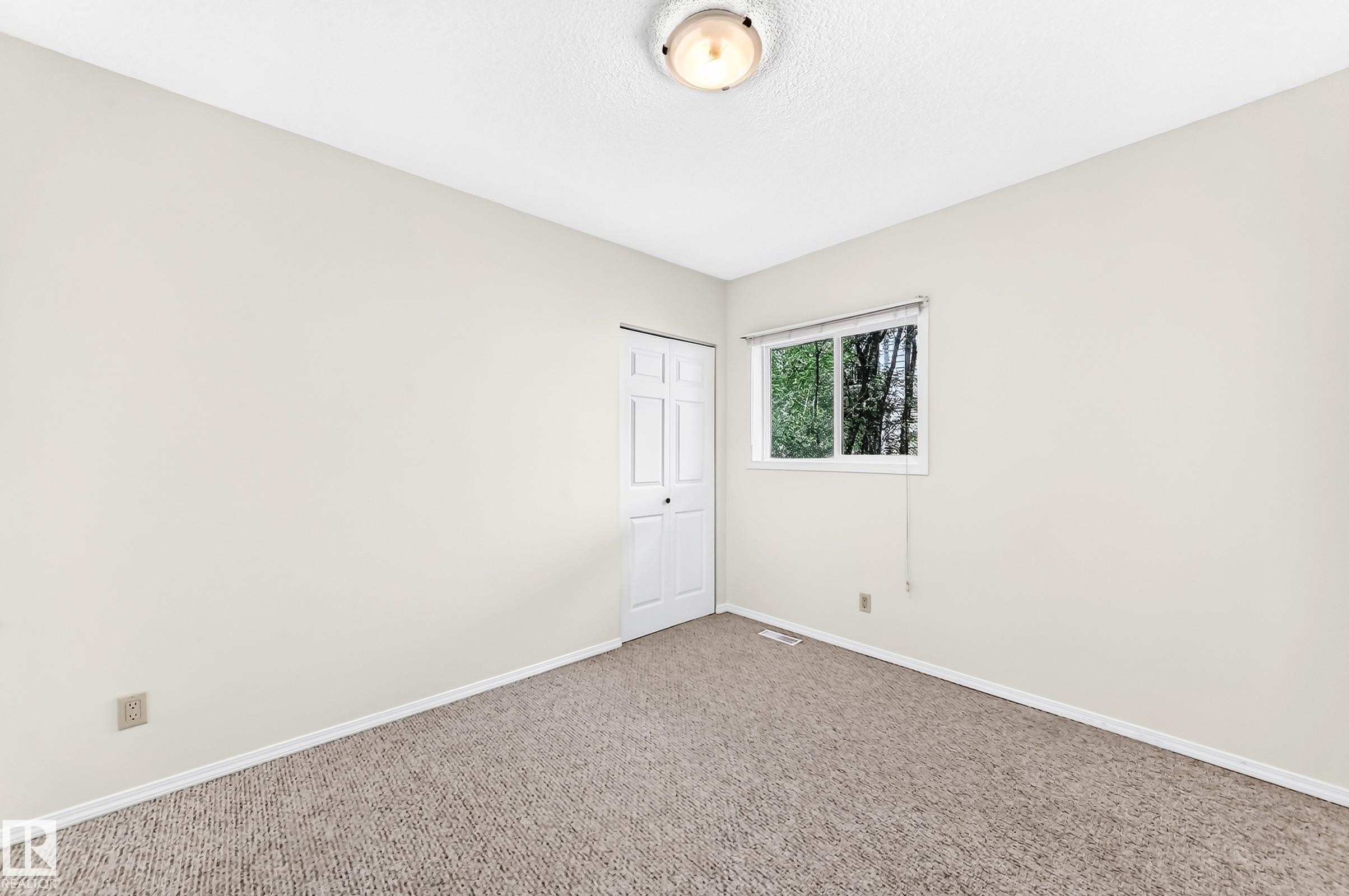 11045 125 Street Nw, Edmonton, AB - Indoor Photo Showing Other Room