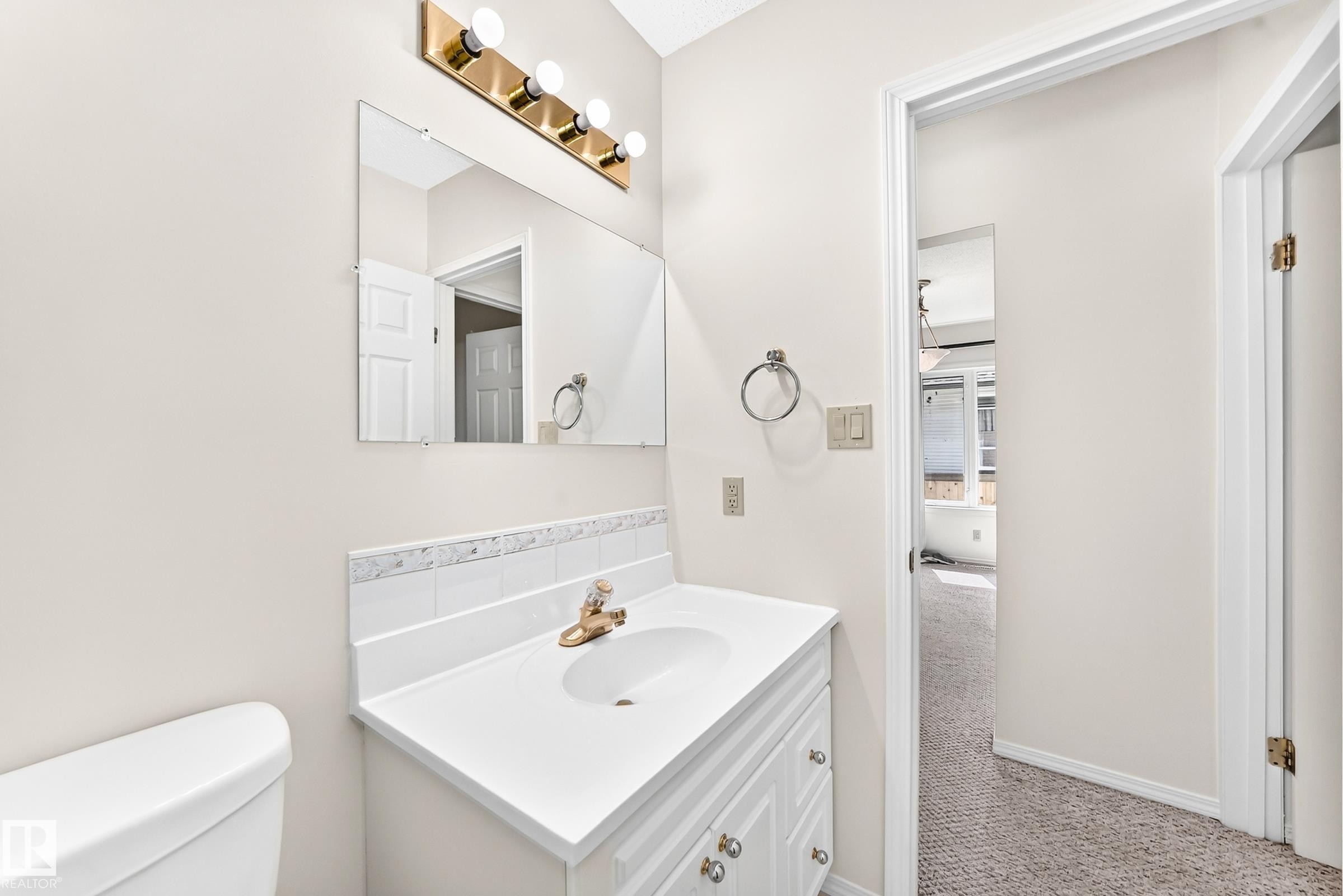 11045 125 Street Nw, Edmonton, AB - Indoor Photo Showing Bathroom