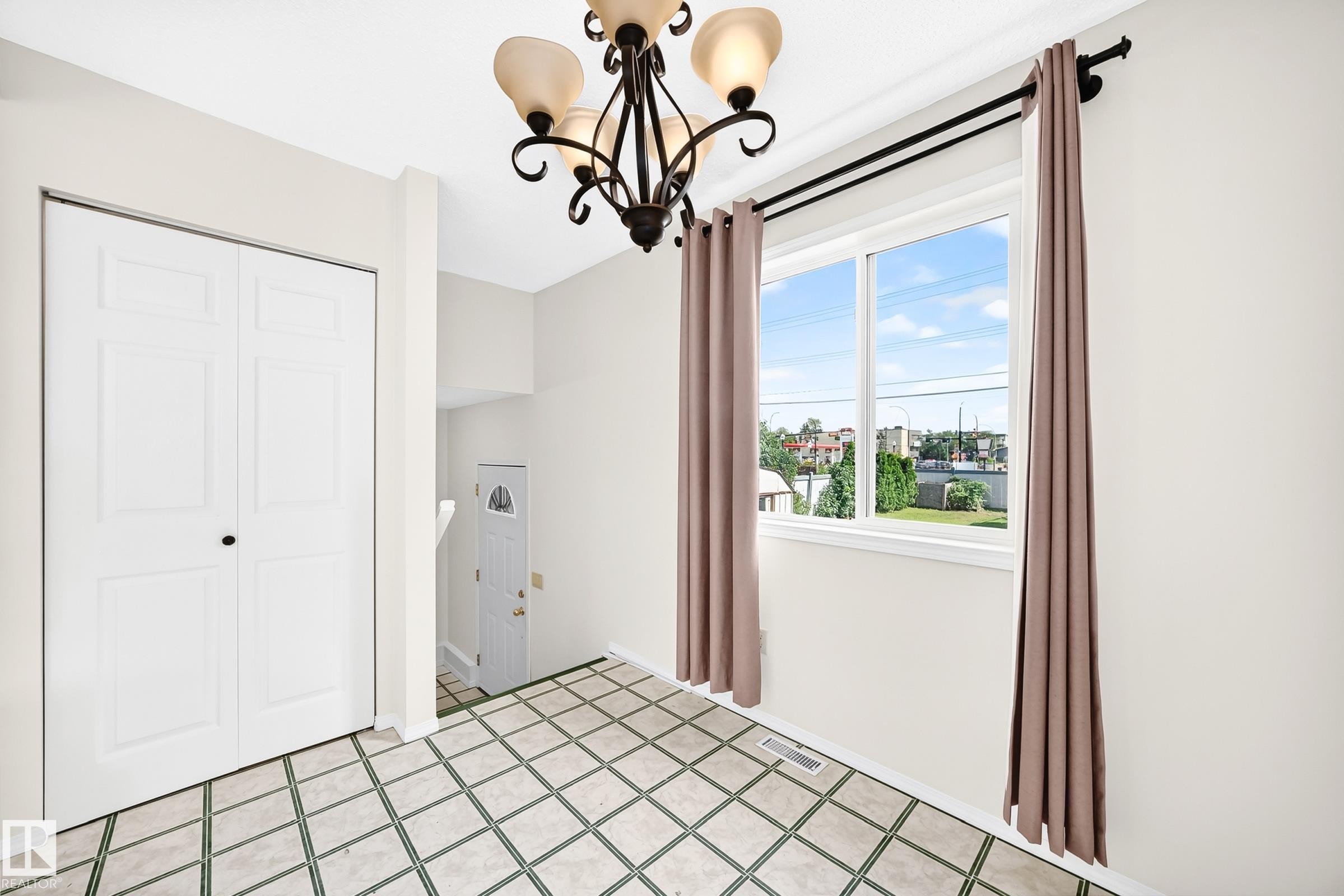 11045 125 Street Nw, Edmonton, AB - Indoor