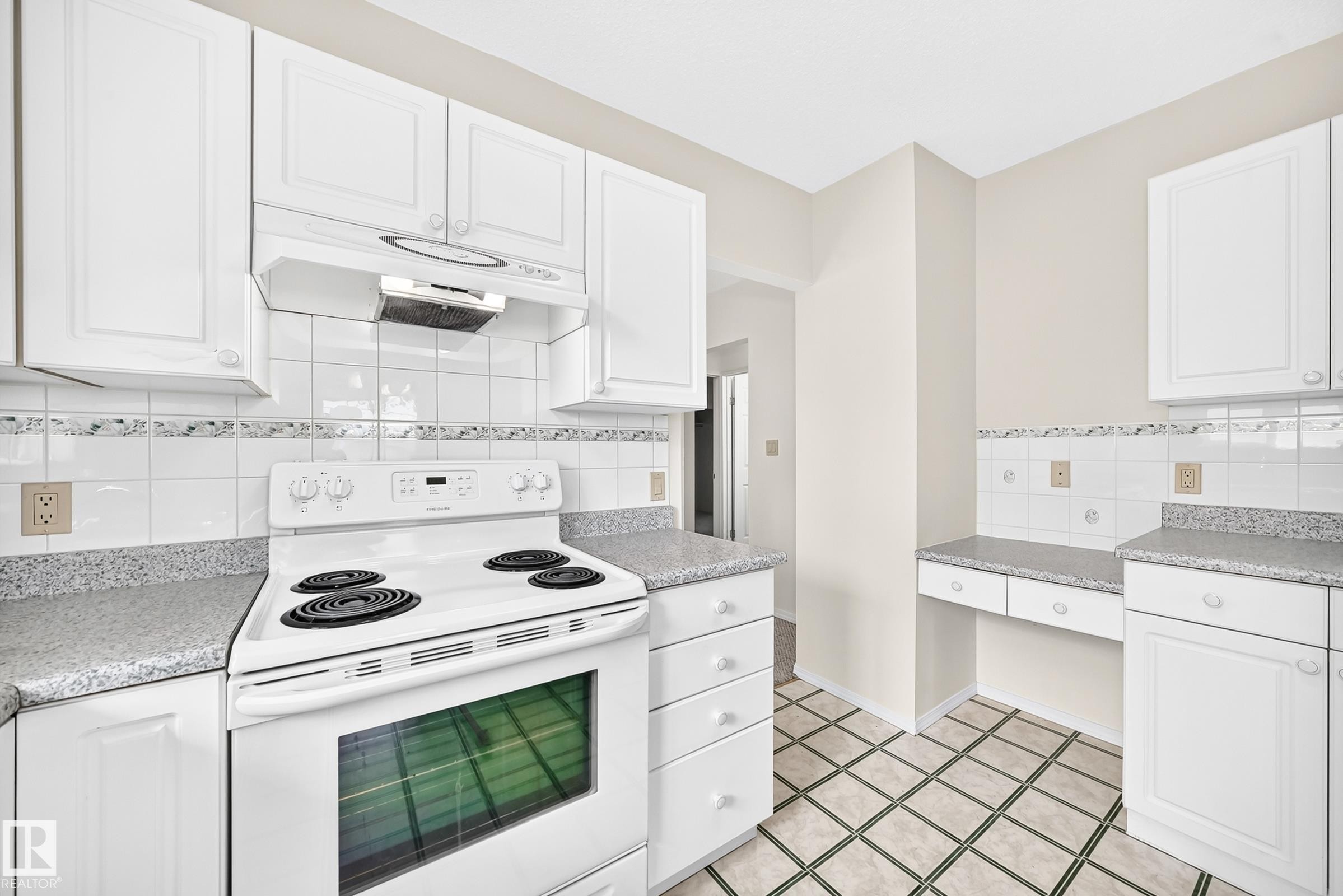 11045 125 Street Nw, Edmonton, AB - Indoor Photo Showing Kitchen