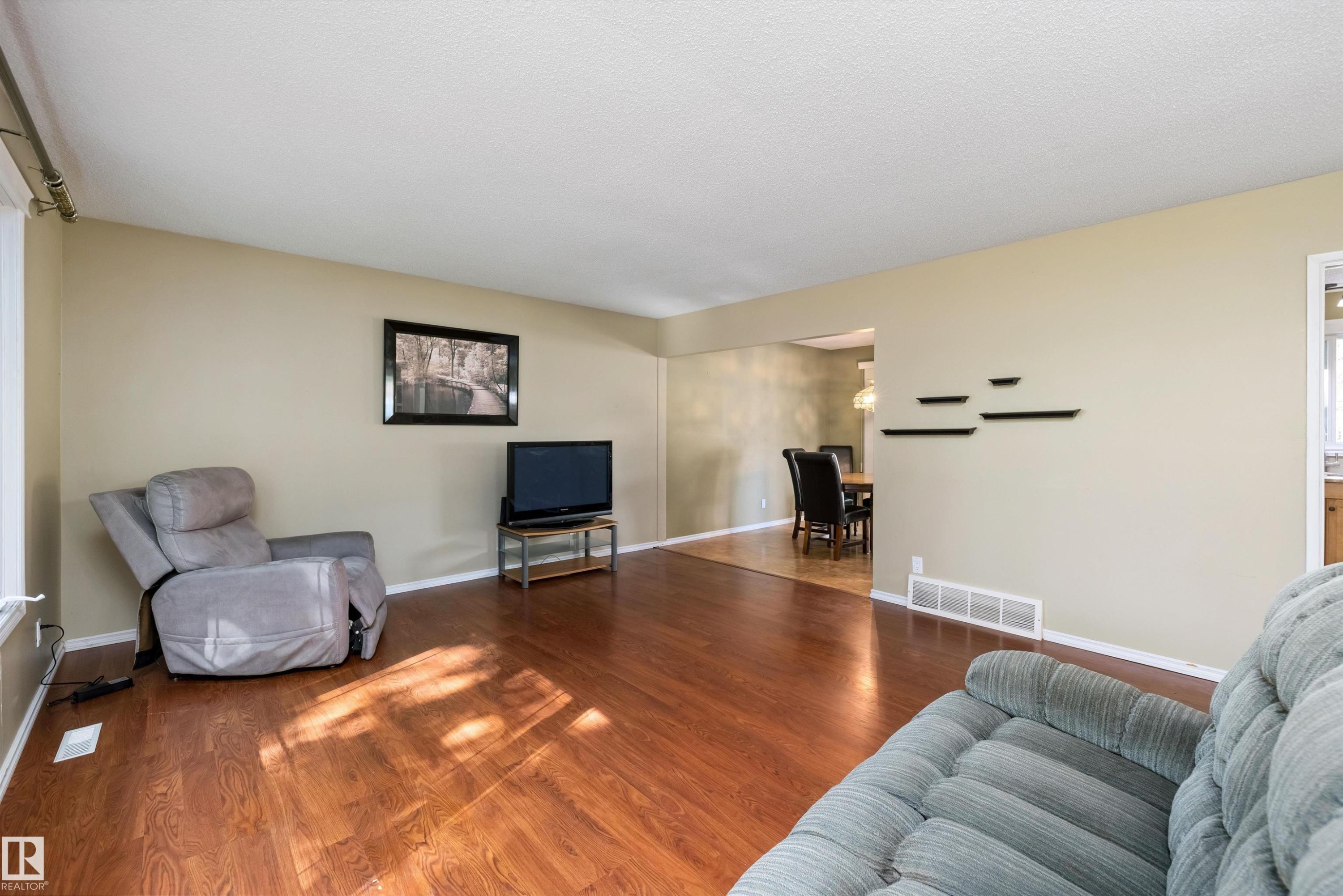56 Flagstone Crescent, St. Albert, AB - Indoor Photo Showing Living Room