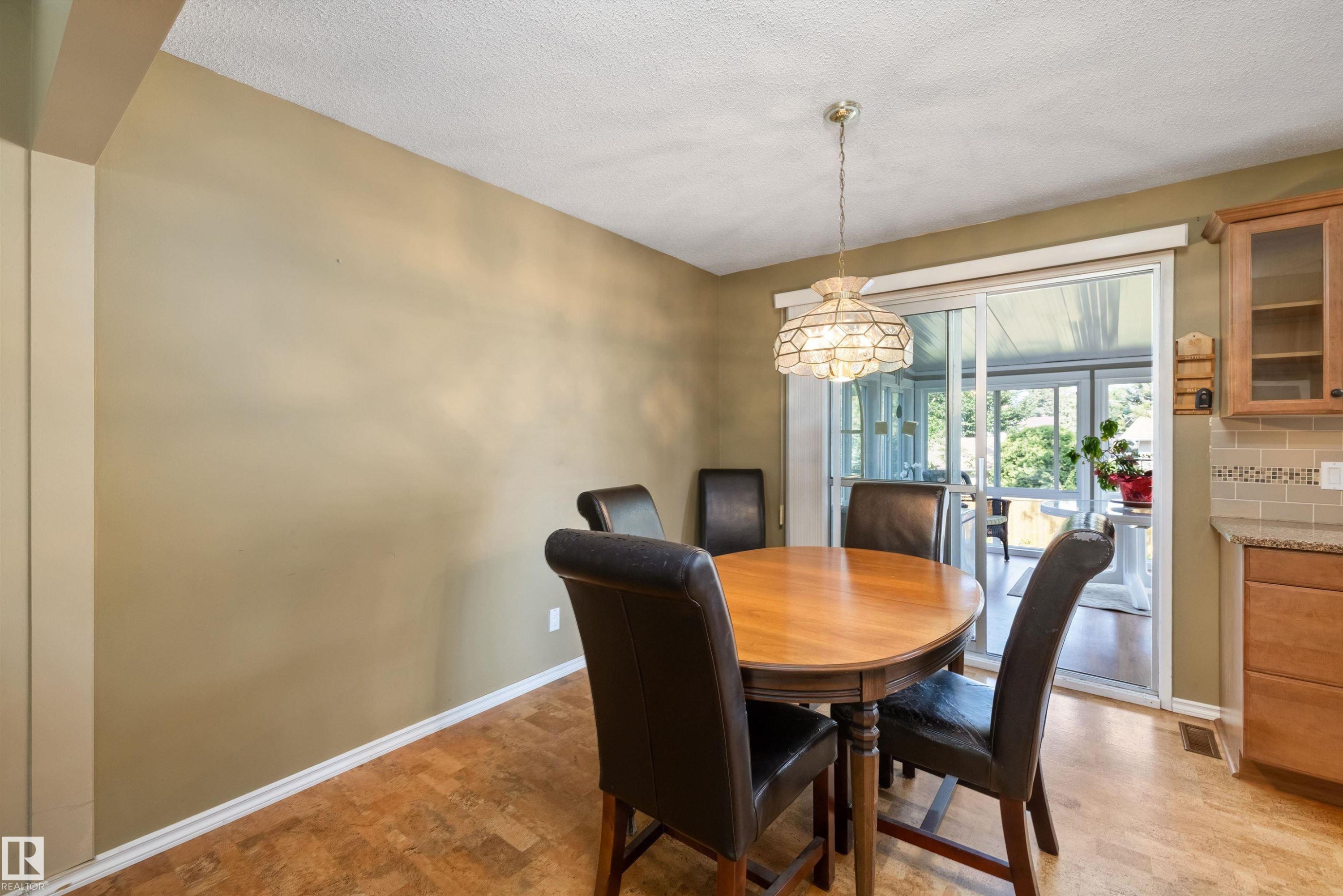 56 Flagstone Crescent, St. Albert, AB - Indoor Photo Showing Dining Room