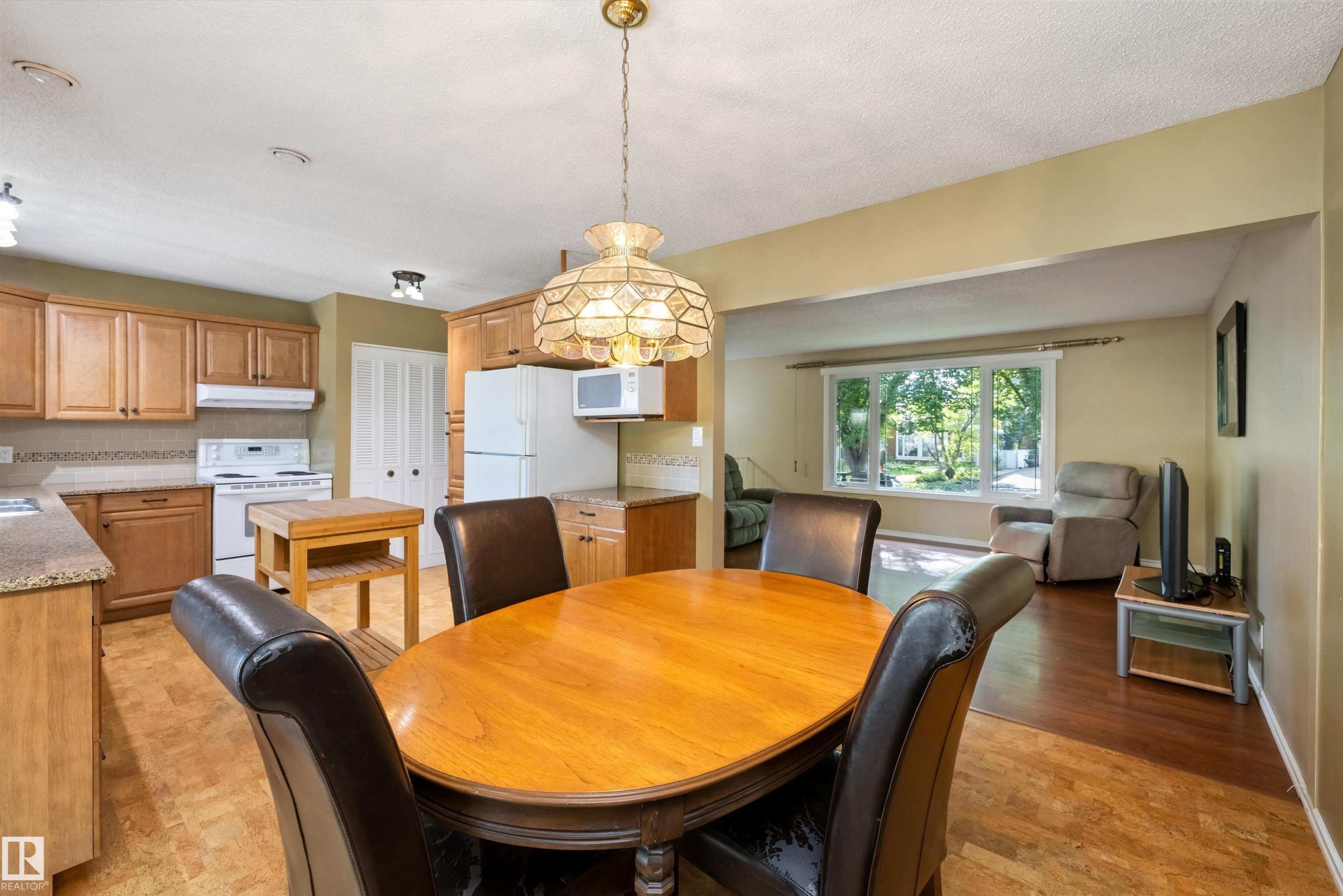 56 Flagstone Crescent, St. Albert, AB - Indoor Photo Showing Dining Room