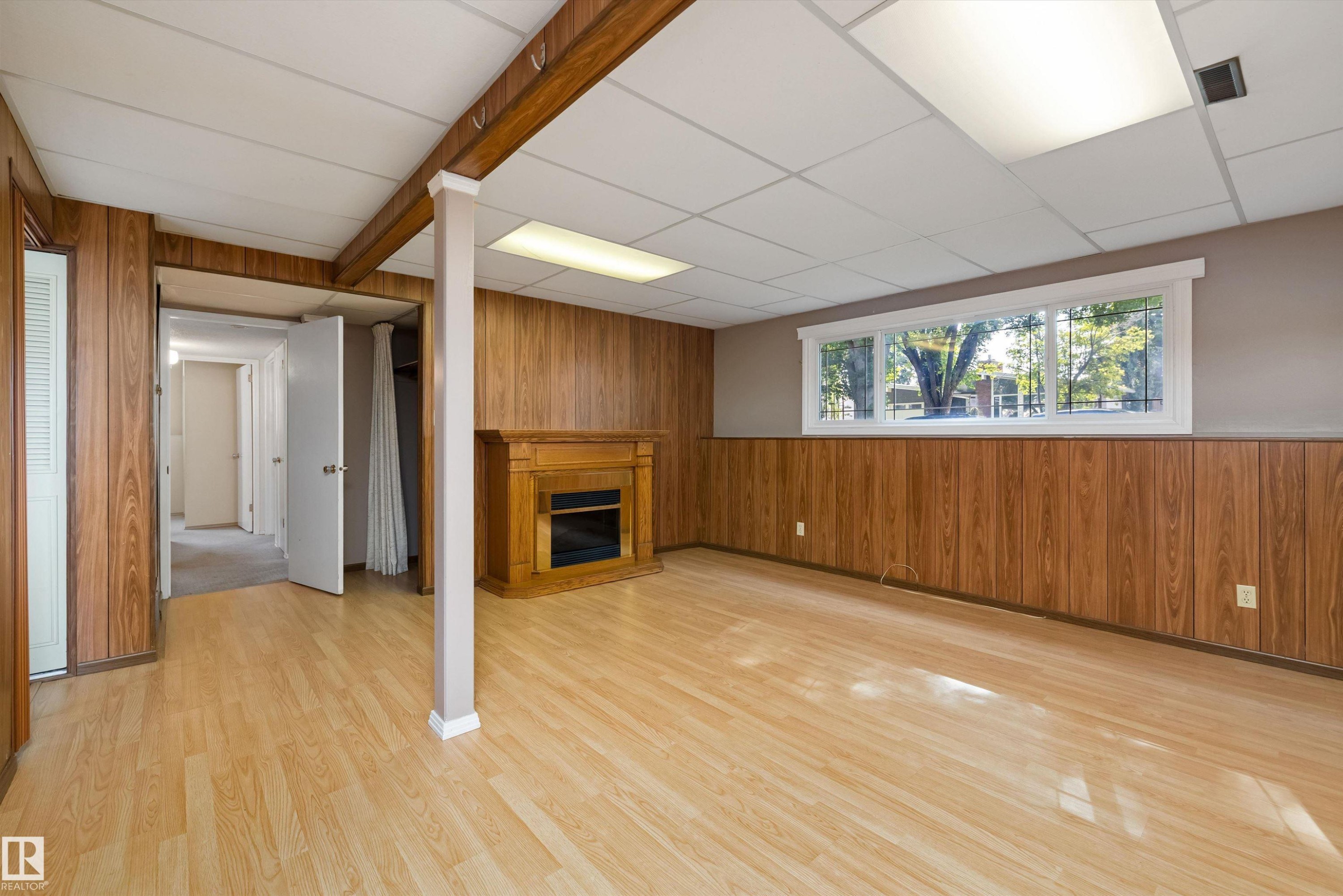 56 Flagstone Crescent, St. Albert, AB - Indoor With Fireplace