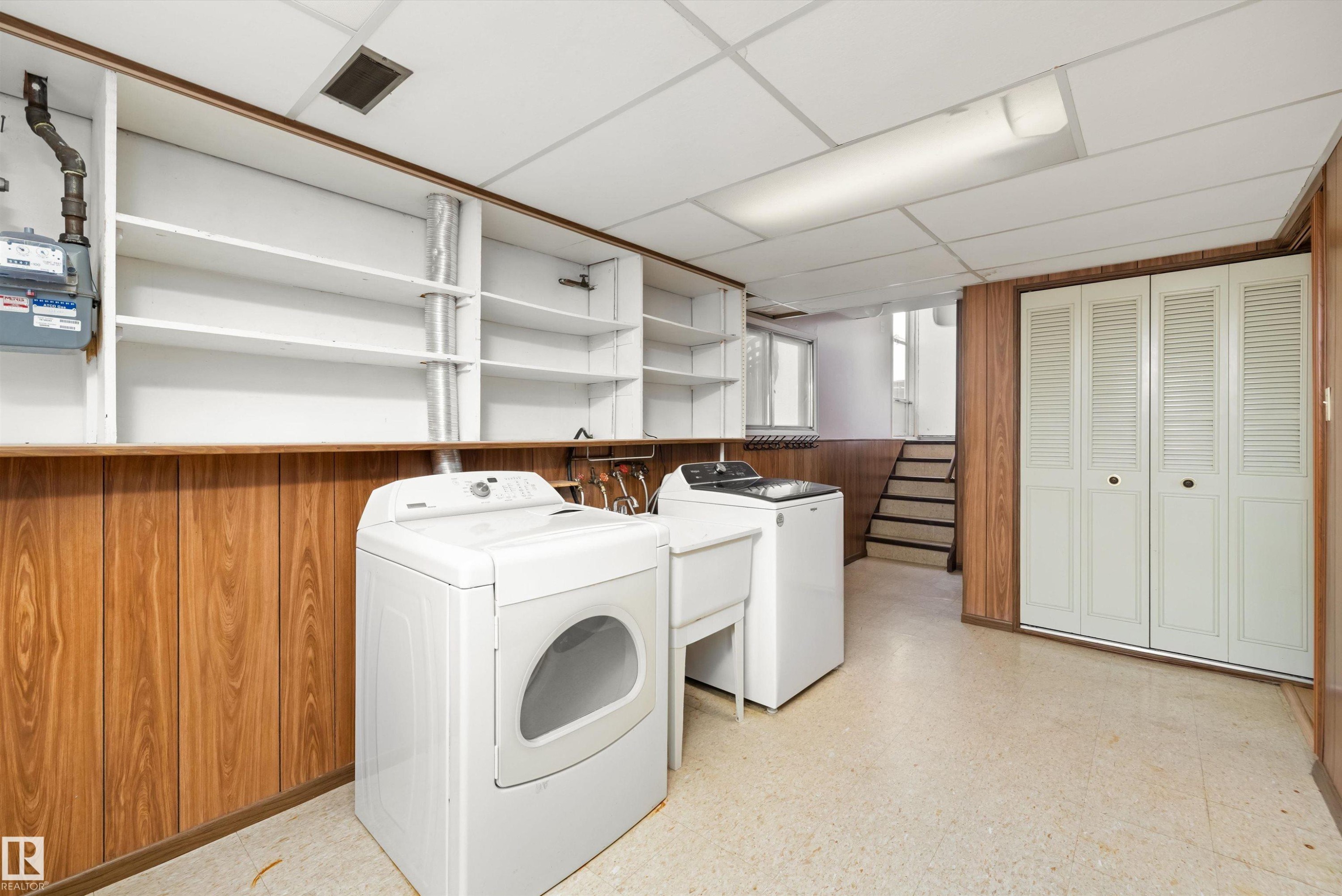 56 Flagstone Crescent, St. Albert, AB - Indoor Photo Showing Laundry Room