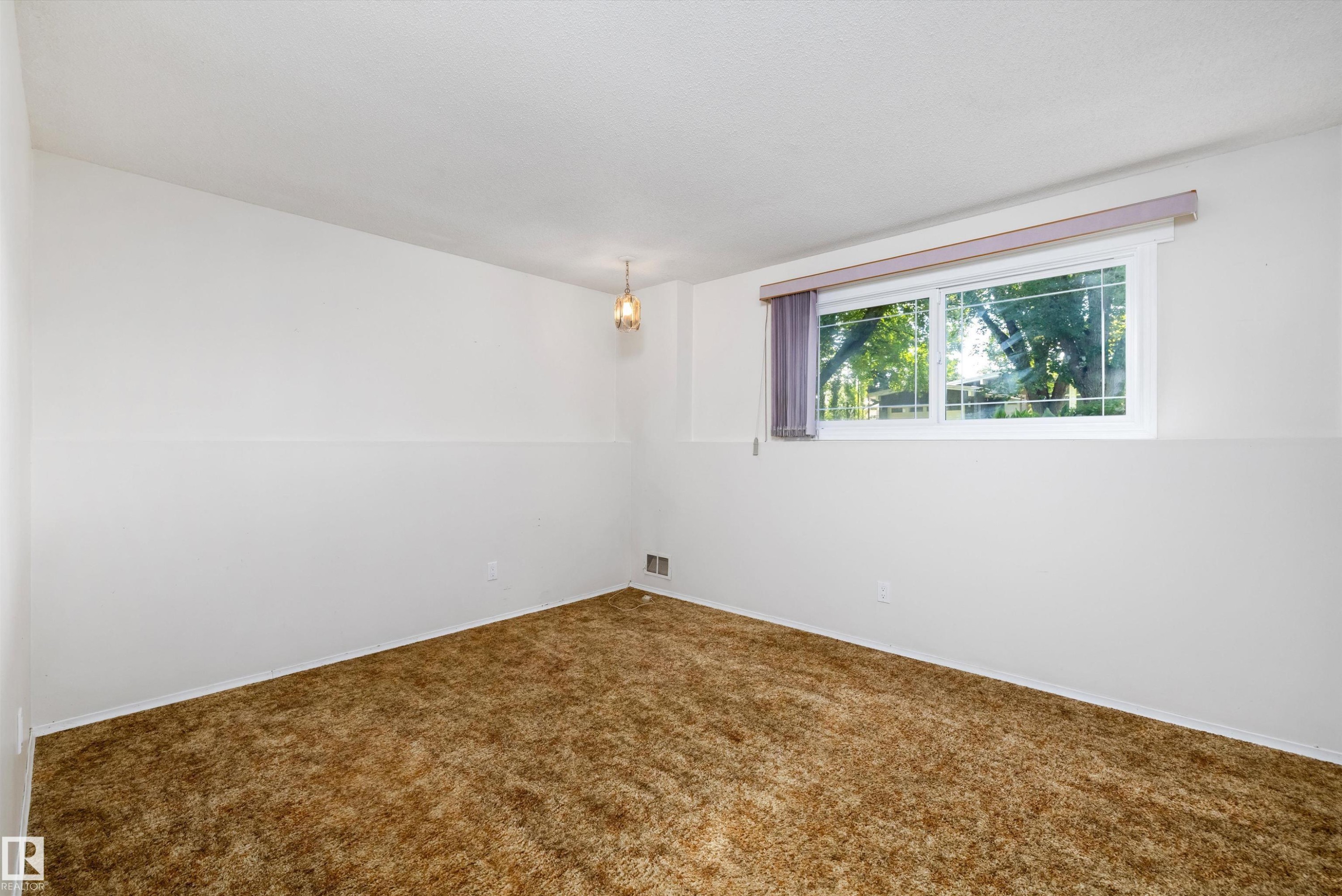 56 Flagstone Crescent, St. Albert, AB - Indoor Photo Showing Other Room