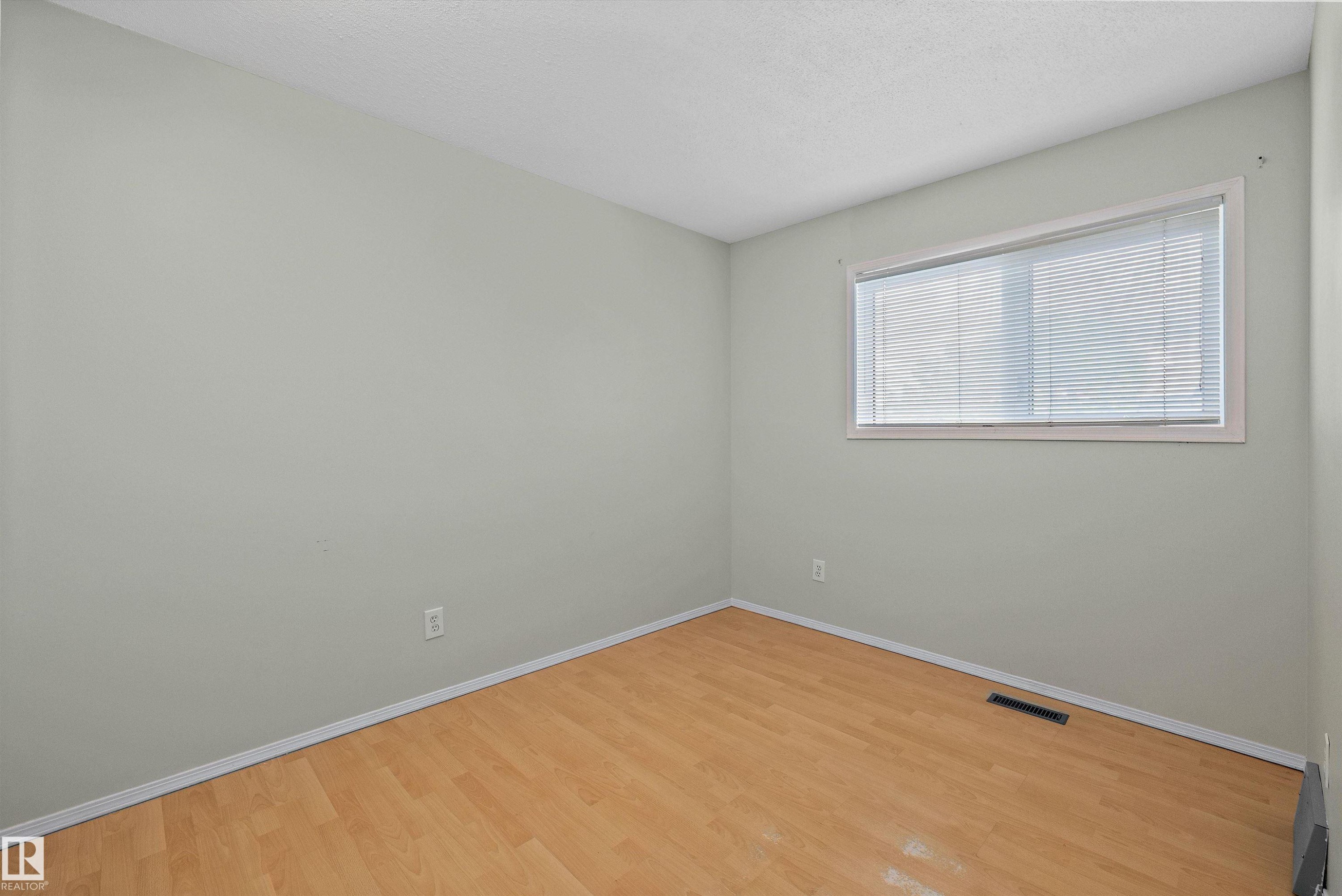 #29 9520 174 St Nw, Edmonton, AB - Indoor Photo Showing Other Room