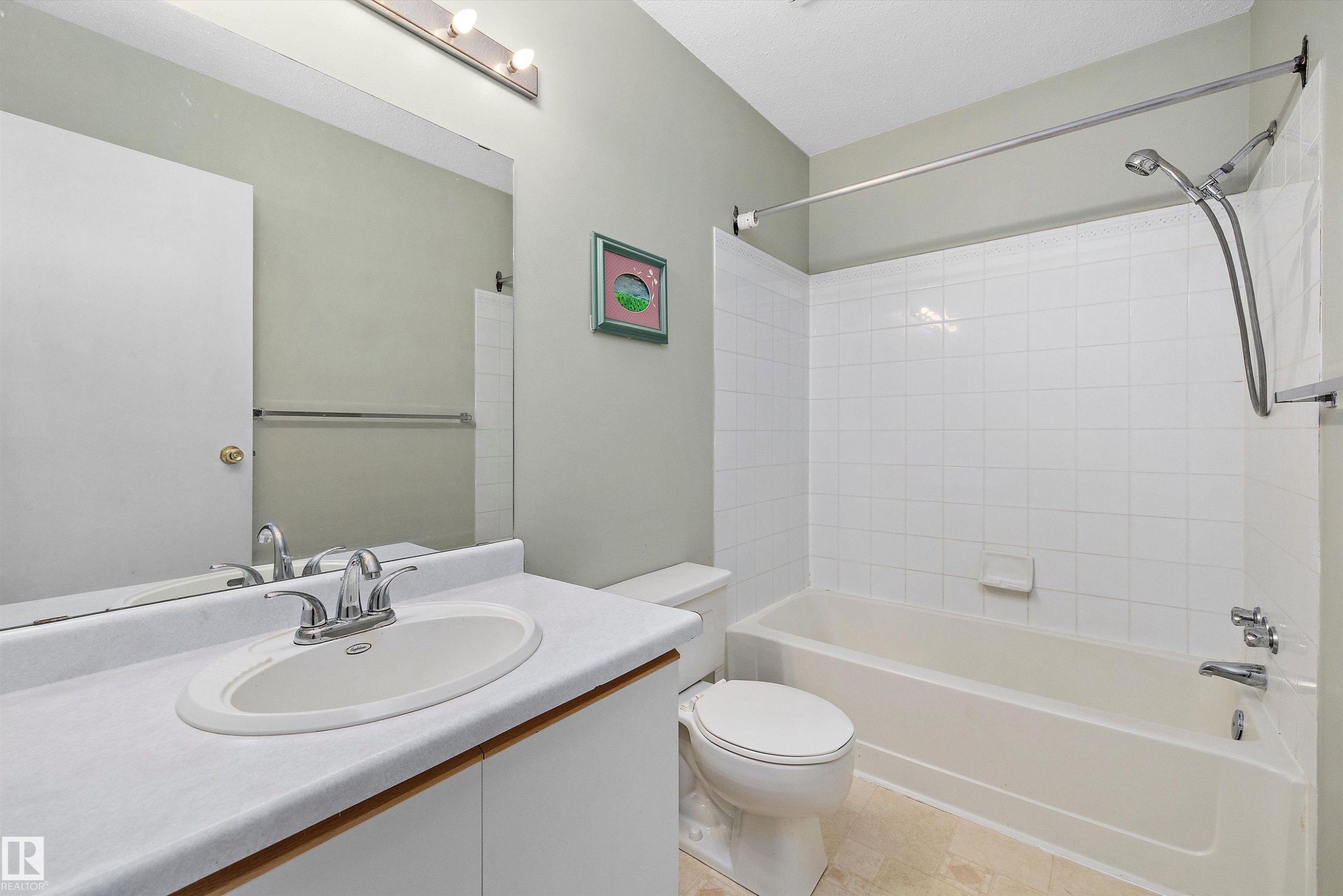 #29 9520 174 St Nw, Edmonton, AB - Indoor Photo Showing Bathroom