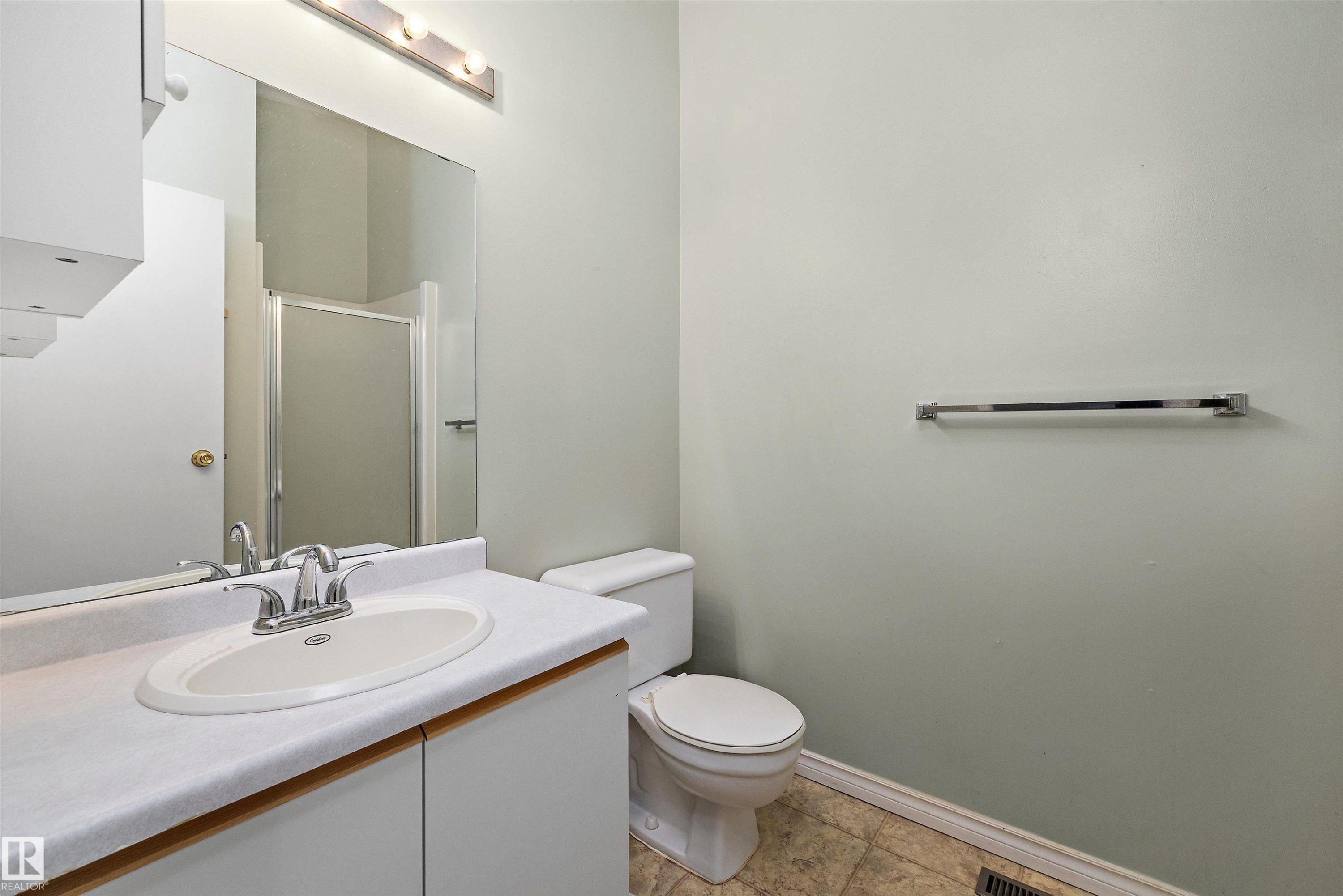 #29 9520 174 St Nw, Edmonton, AB - Indoor Photo Showing Bathroom
