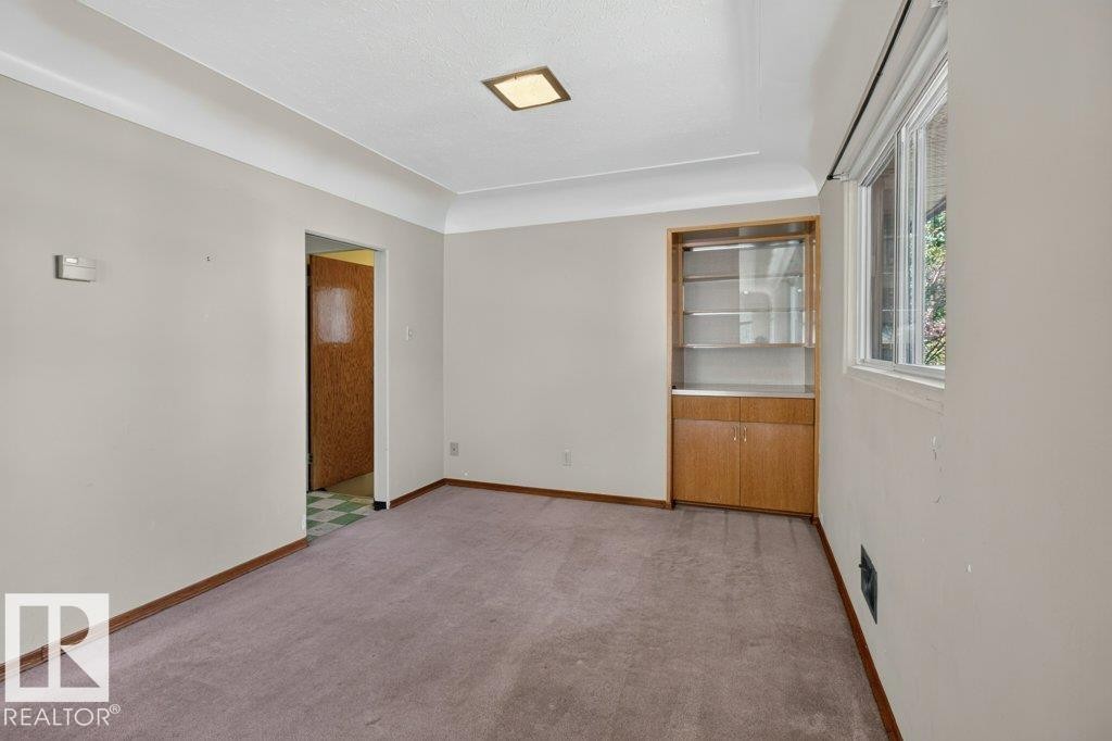 11852 55 Street Nw, Edmonton, AB - Indoor Photo Showing Other Room