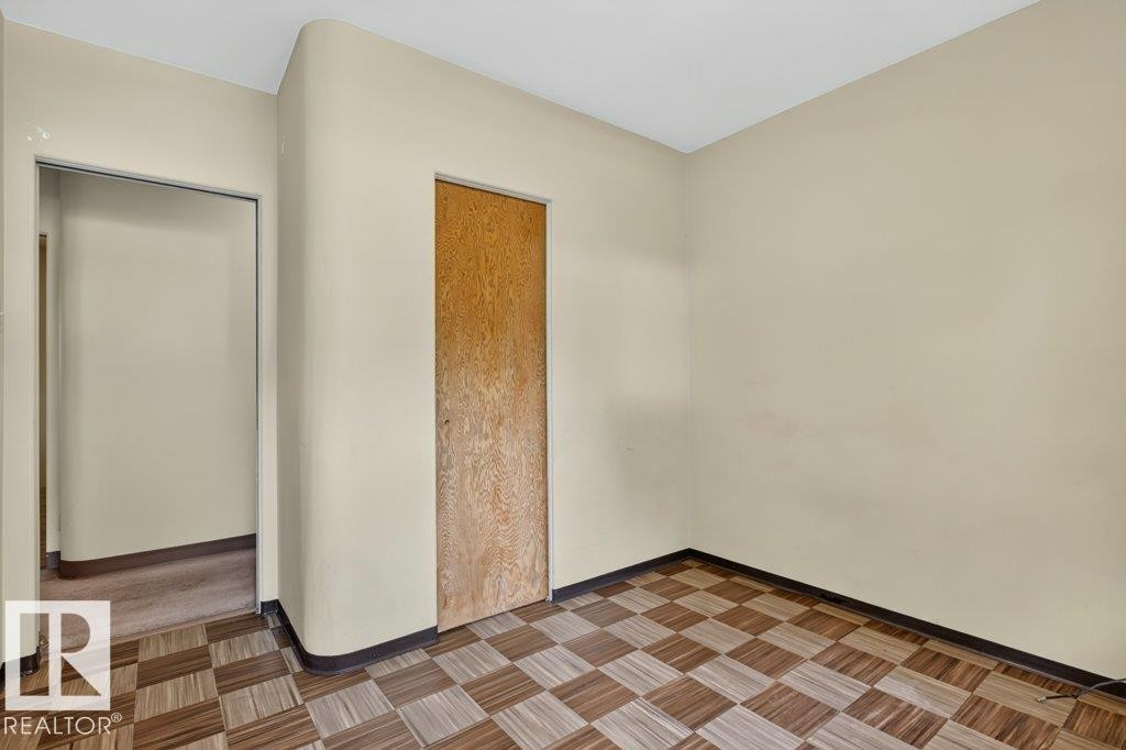 11852 55 Street Nw, Edmonton, AB - Indoor Photo Showing Other Room