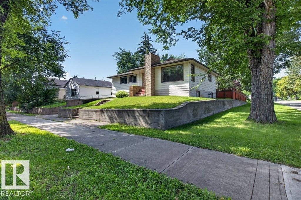 11852 55 Street Nw, Edmonton, AB - Outdoor