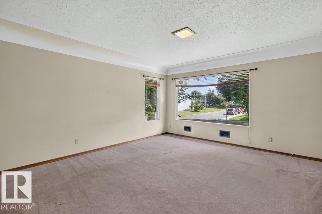 11852 55 Street Nw, Edmonton, AB - Indoor Photo Showing Other Room