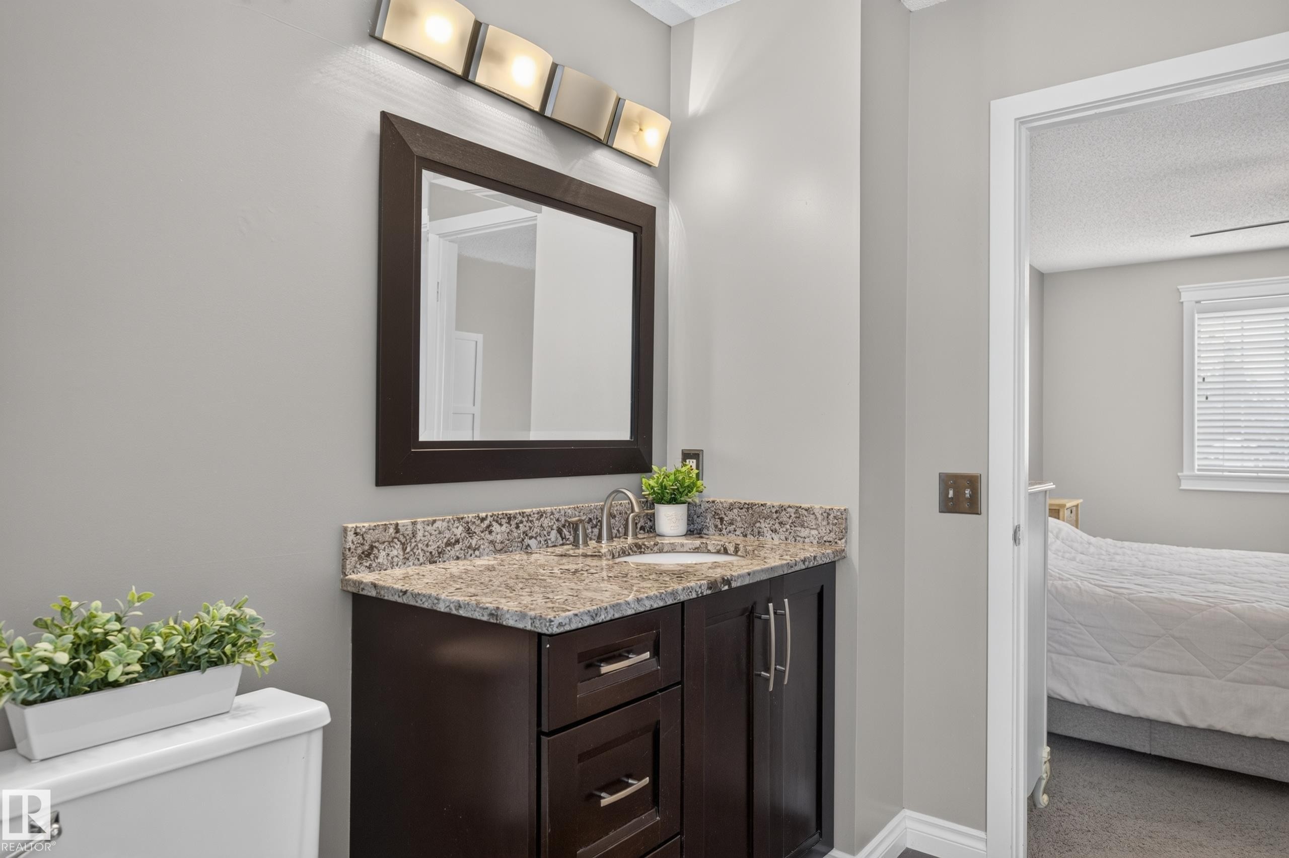 12724 148 Avenue Nw, Edmonton, AB - Indoor Photo Showing Bathroom