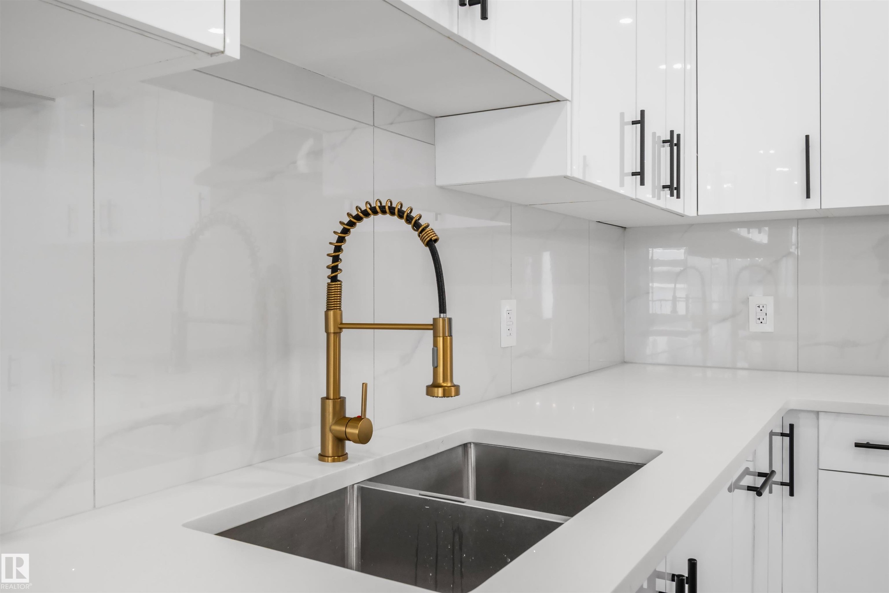 324 Roberts Wynd, Leduc, AB - Indoor Photo Showing Kitchen With Double Sink