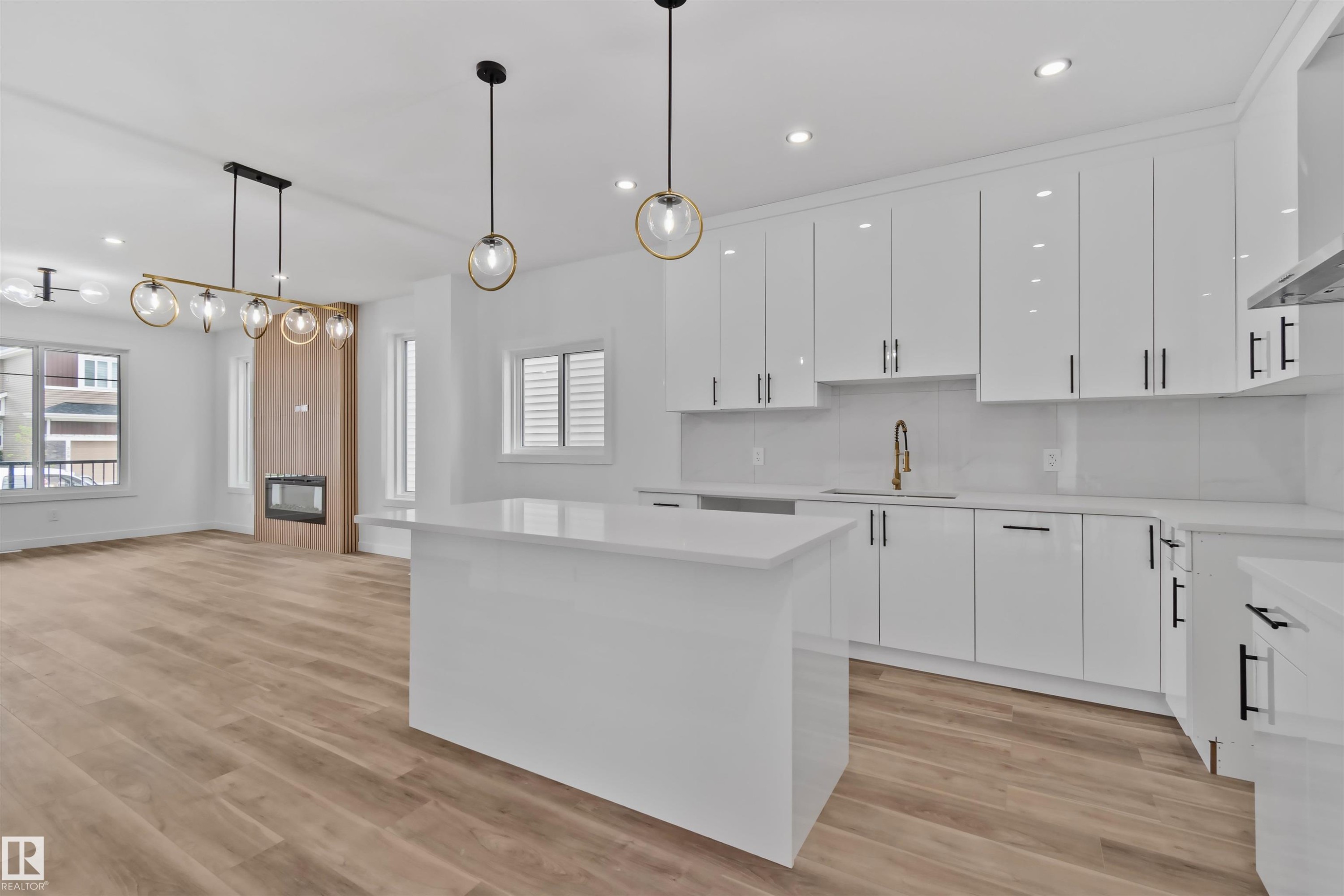 324 Roberts Wynd, Leduc, AB - Indoor Photo Showing Kitchen With Upgraded Kitchen