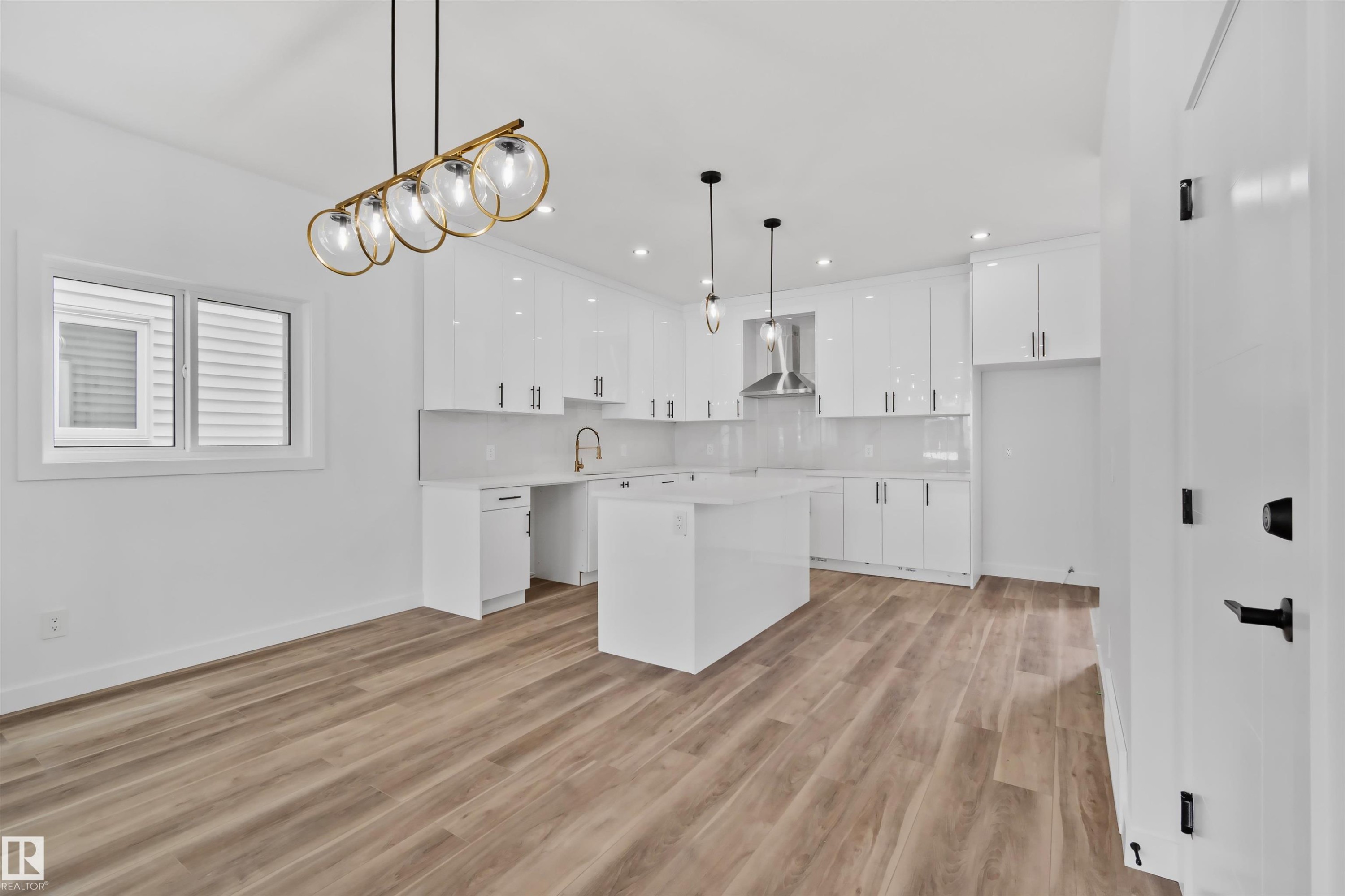 324 Roberts Wynd, Leduc, AB - Indoor Photo Showing Kitchen