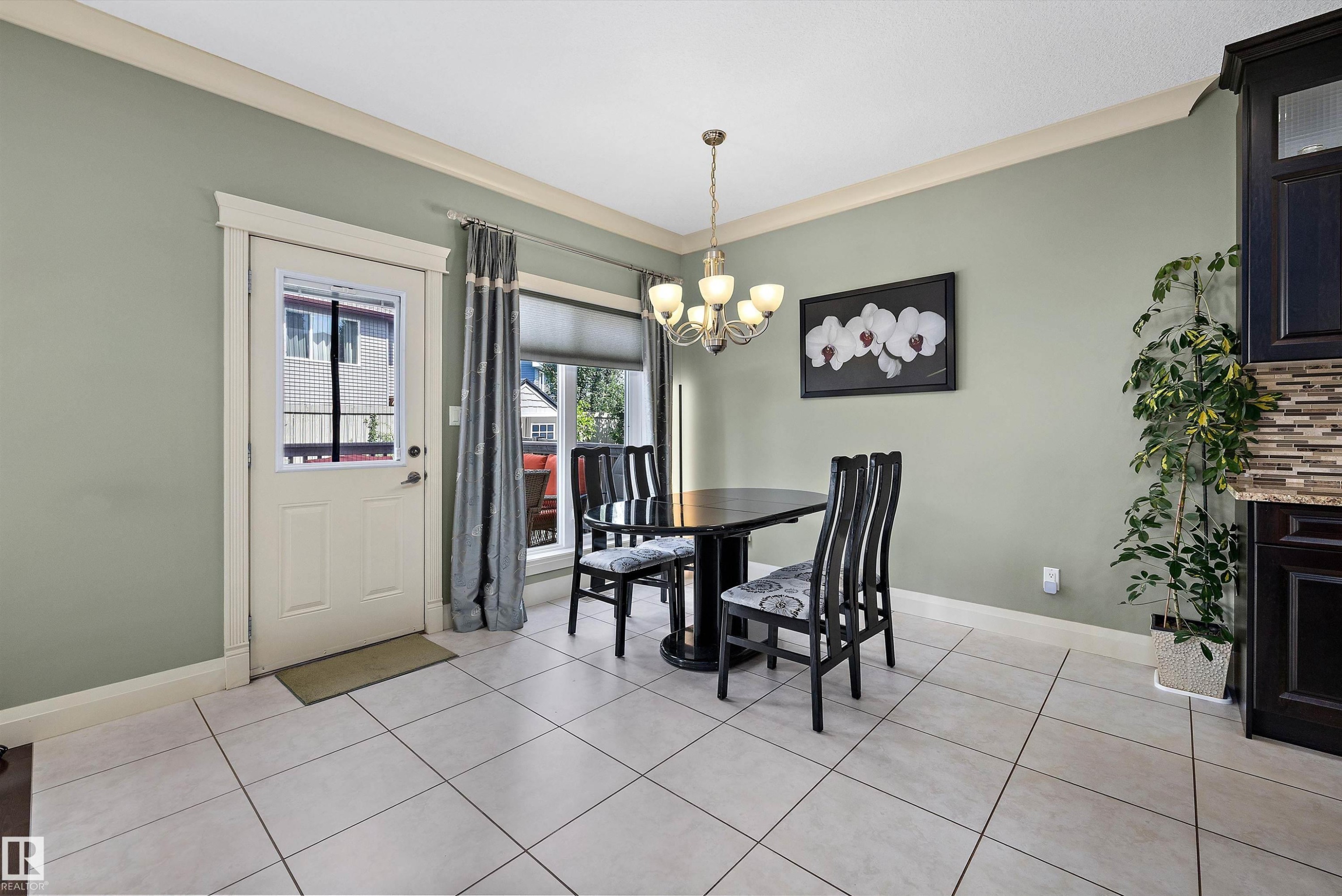 13504 163 Avenue Nw, Edmonton, AB - Indoor Photo Showing Dining Room