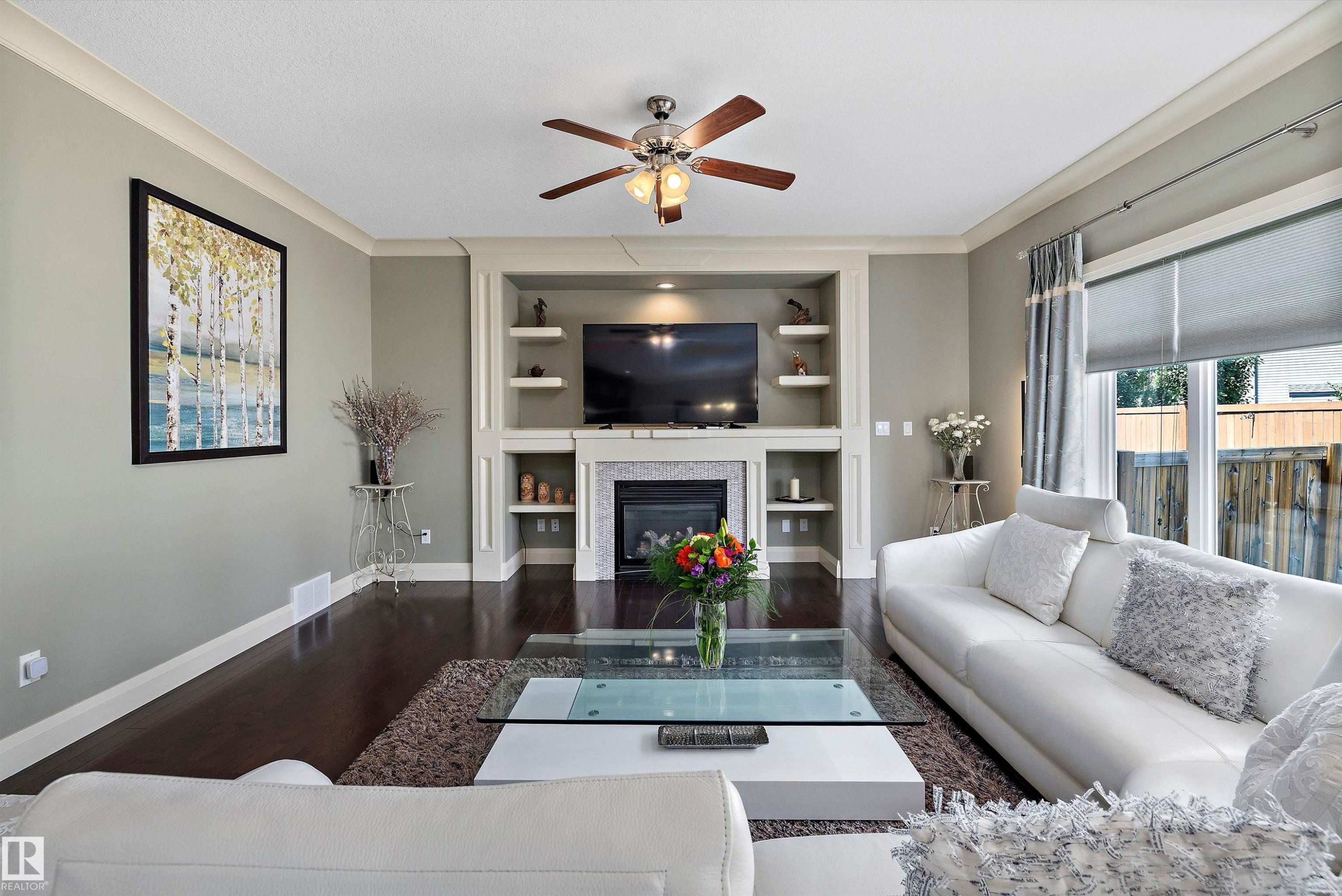 13504 163 Avenue Nw, Edmonton, AB - Indoor Photo Showing Living Room With Fireplace
